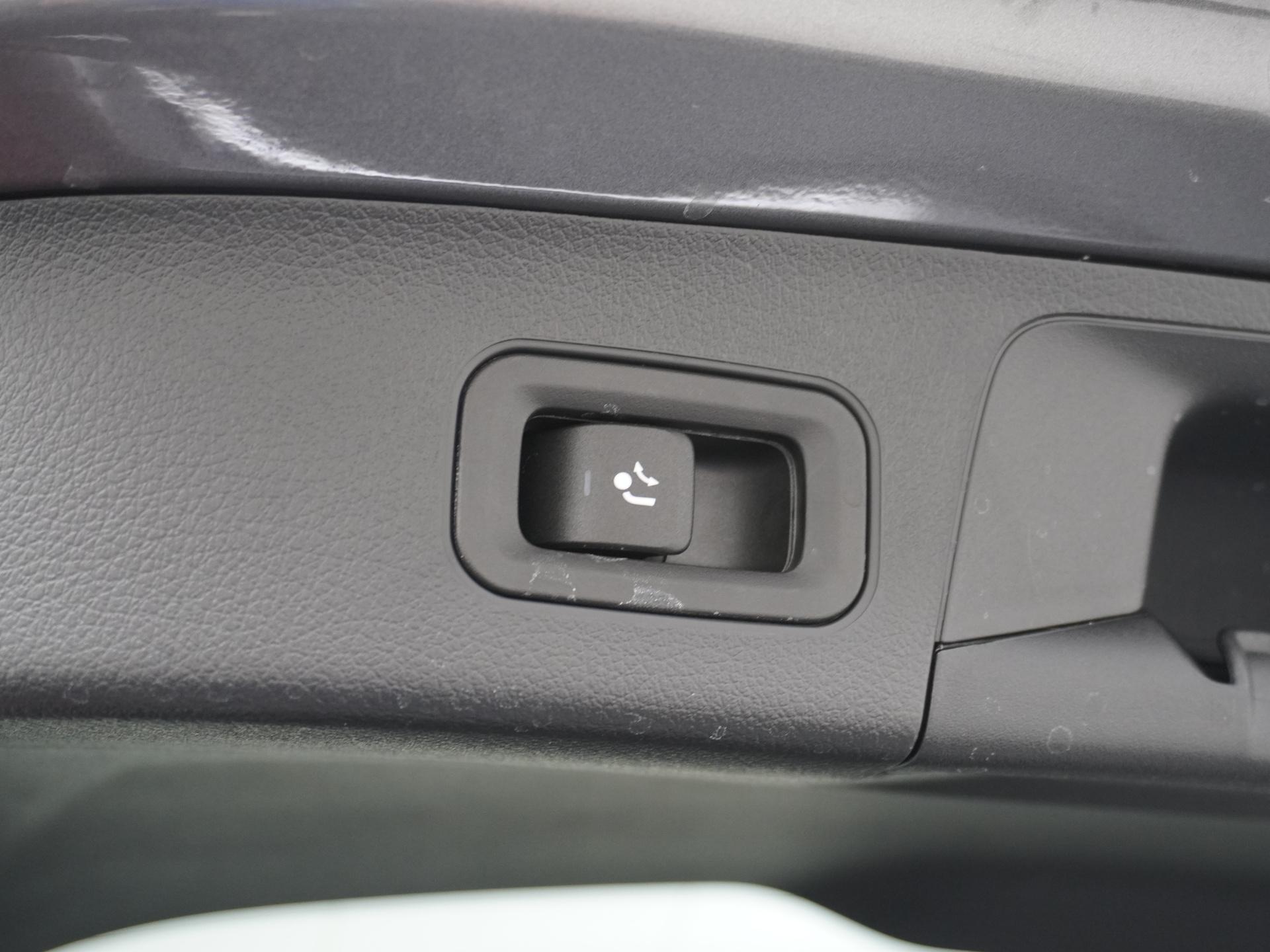 Mercedes-Benz GLA 180 Business Solution AMG 15