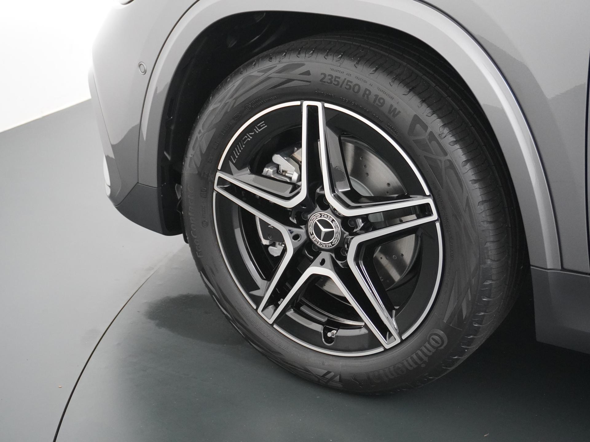 Mercedes-Benz GLA 180 Business Solution AMG 16