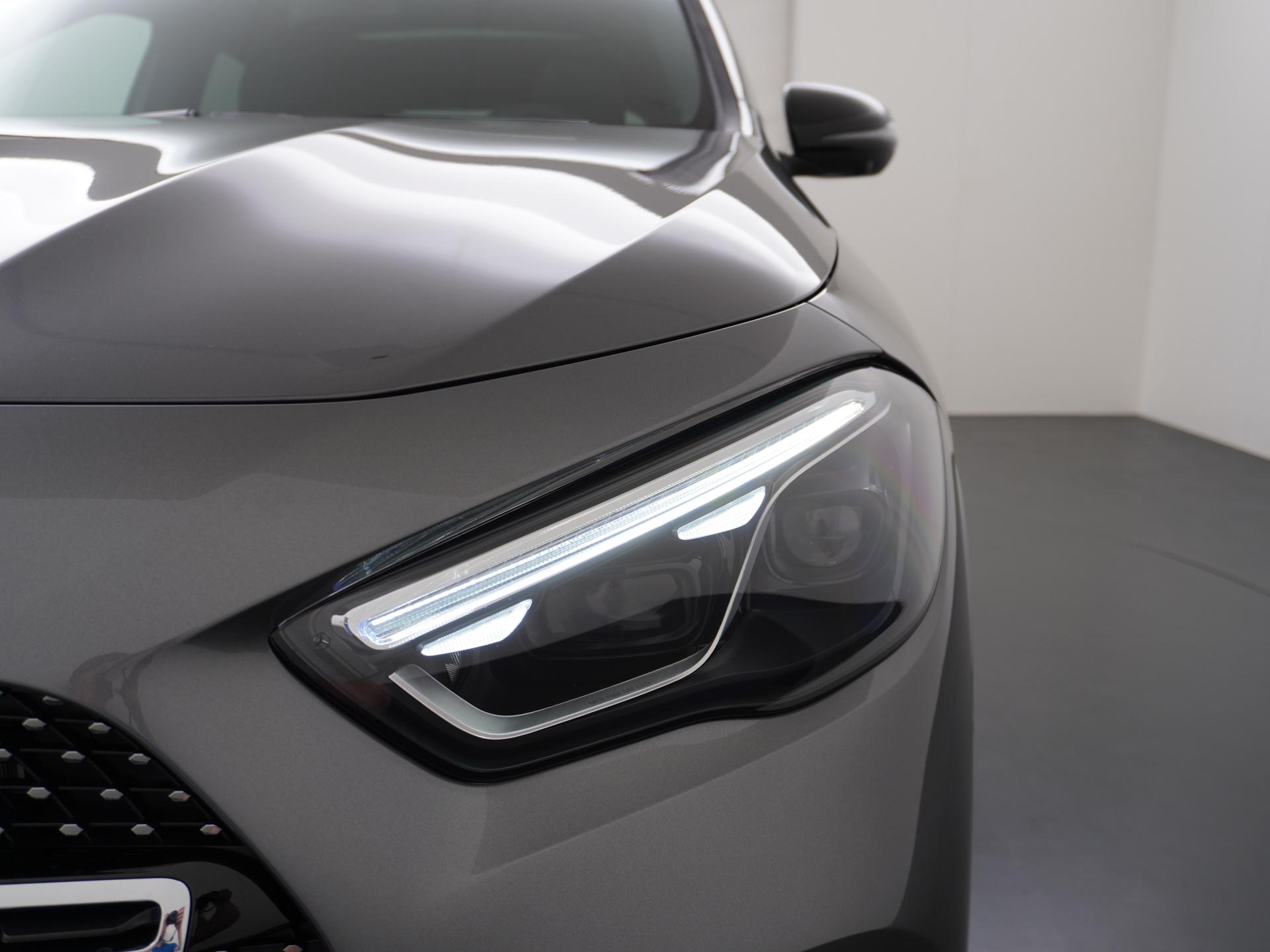 Mercedes-Benz GLA 180 Business Solution AMG 17