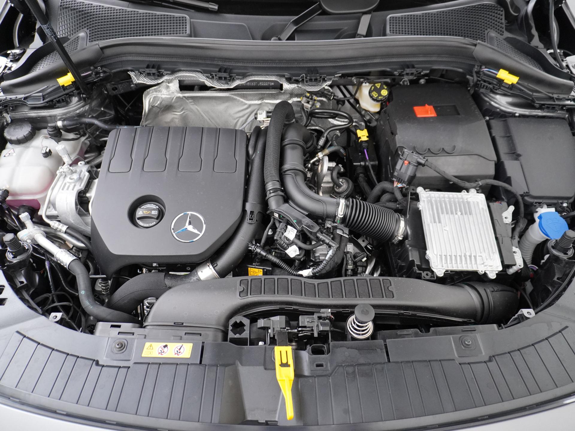 Mercedes-Benz GLA 180 Business Solution AMG 18