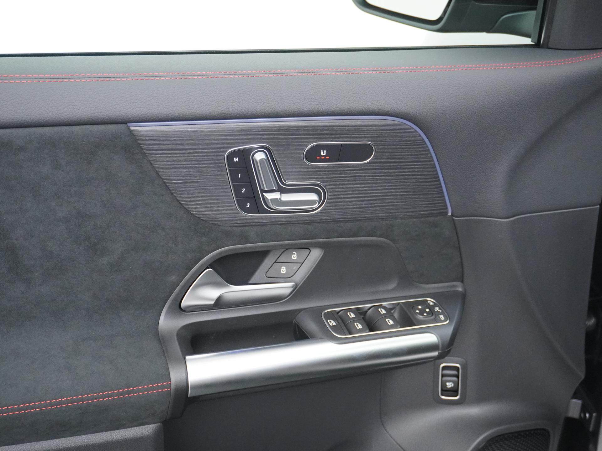 Mercedes-Benz GLA 180 Business Solution AMG 19