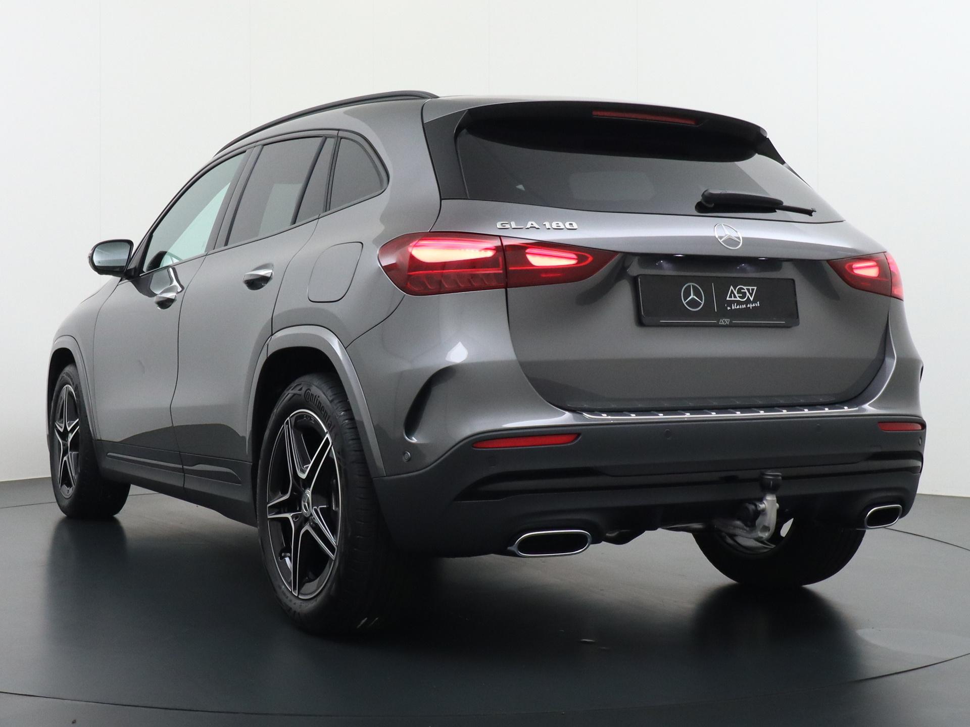 Mercedes-Benz GLA 180 Business Solution AMG 2