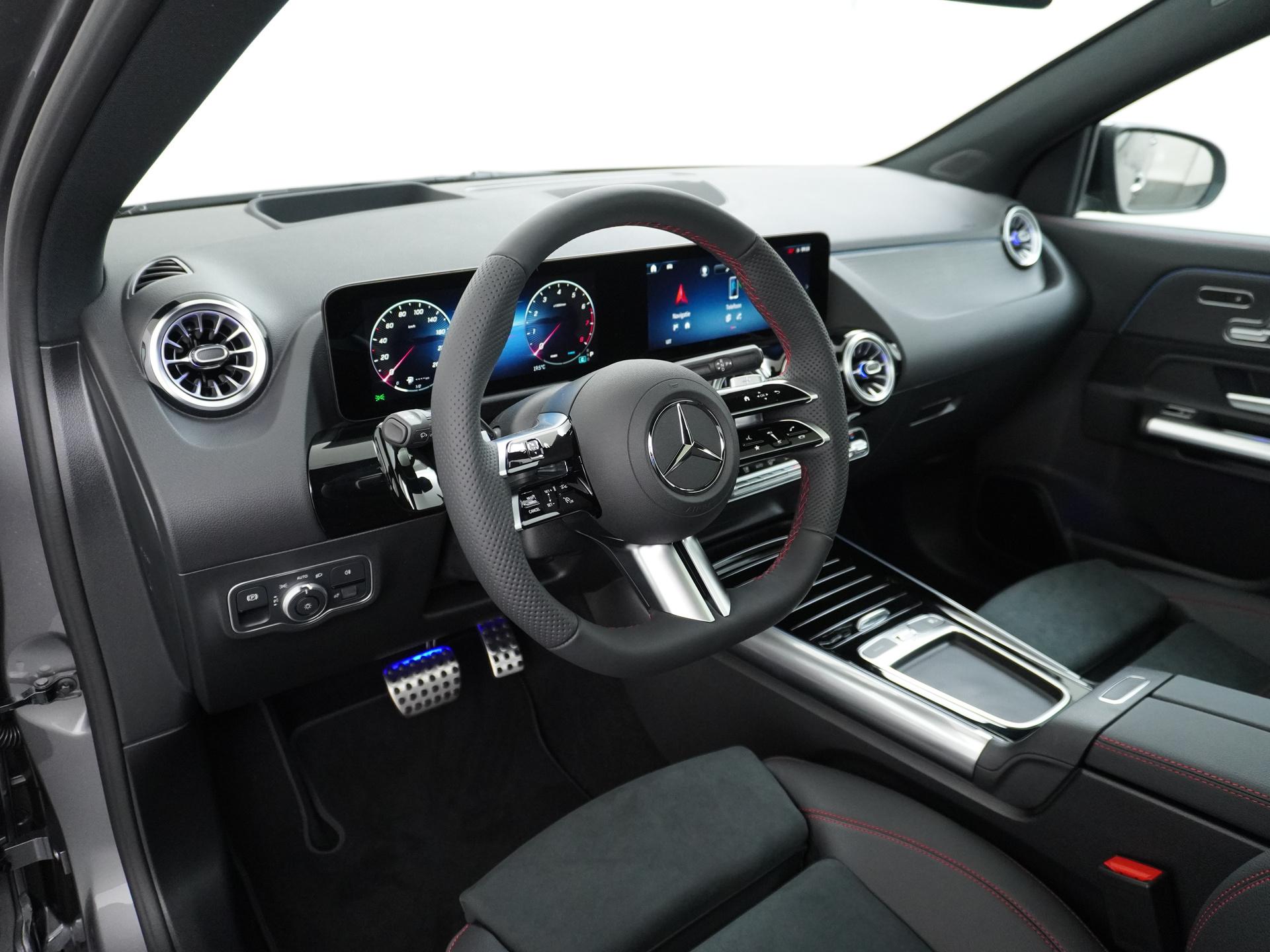 Mercedes-Benz GLA 180 Business Solution AMG 20