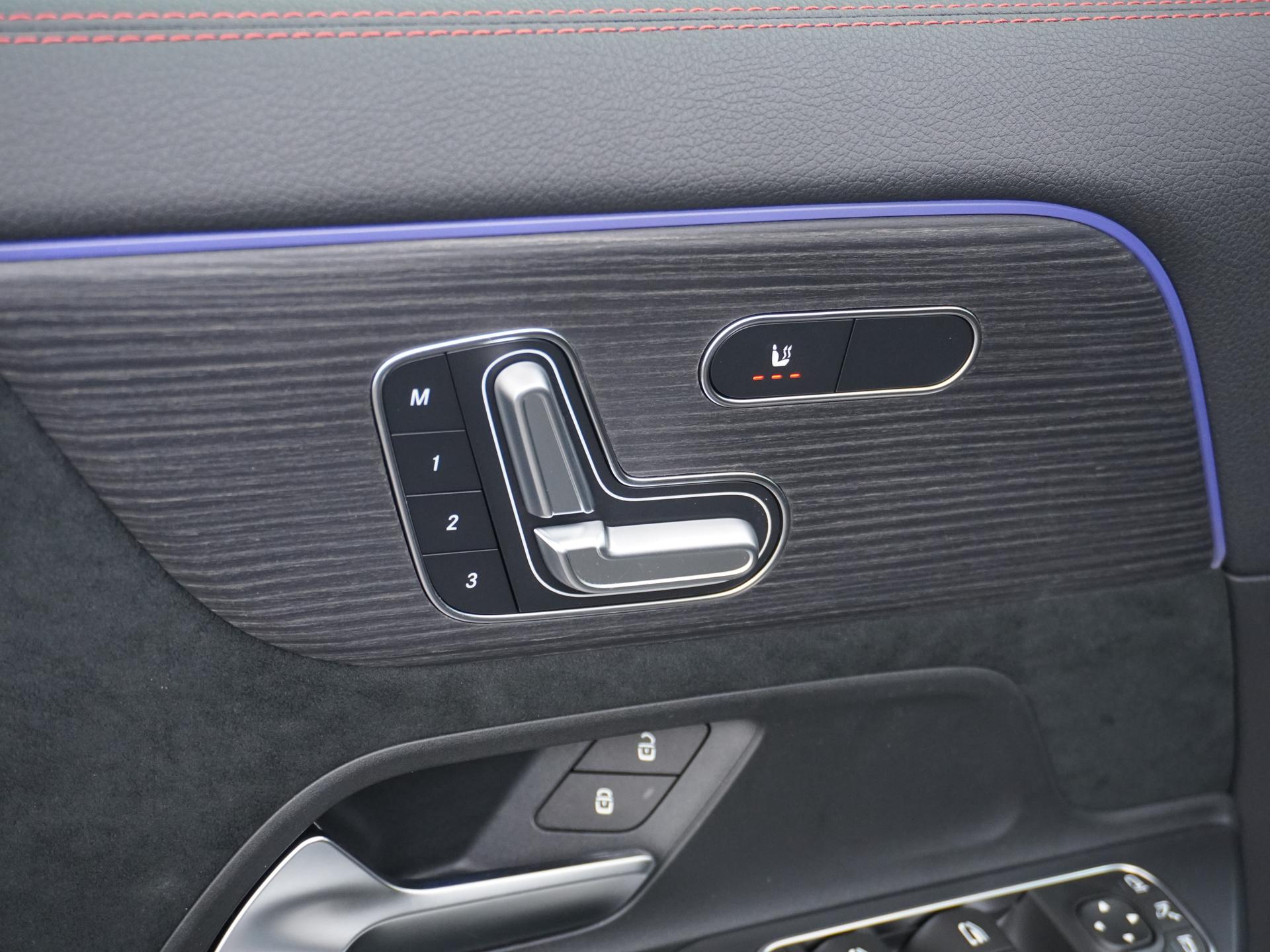 Mercedes-Benz GLA 180 Business Solution AMG 22