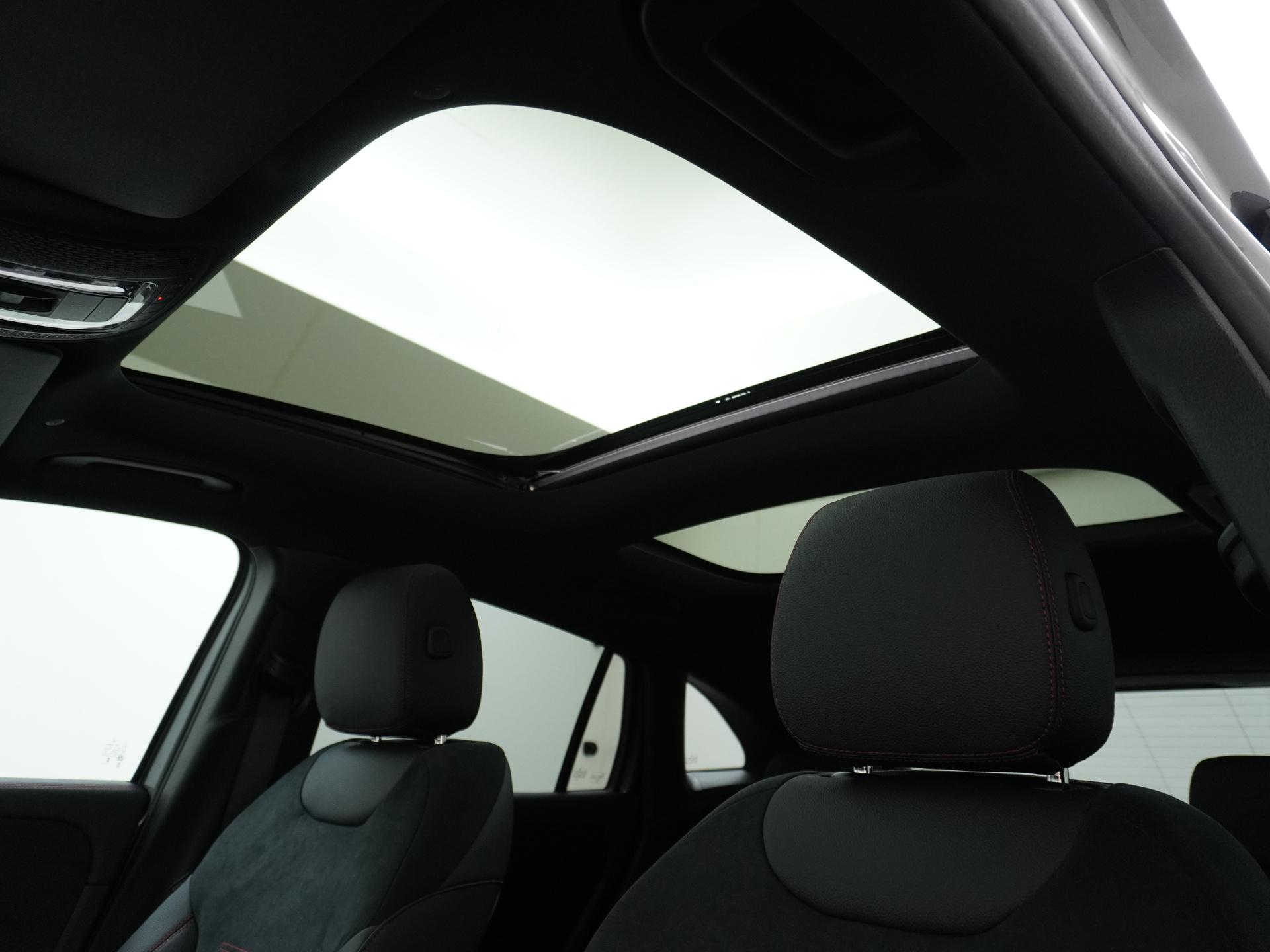 Mercedes-Benz GLA 180 Business Solution AMG 23