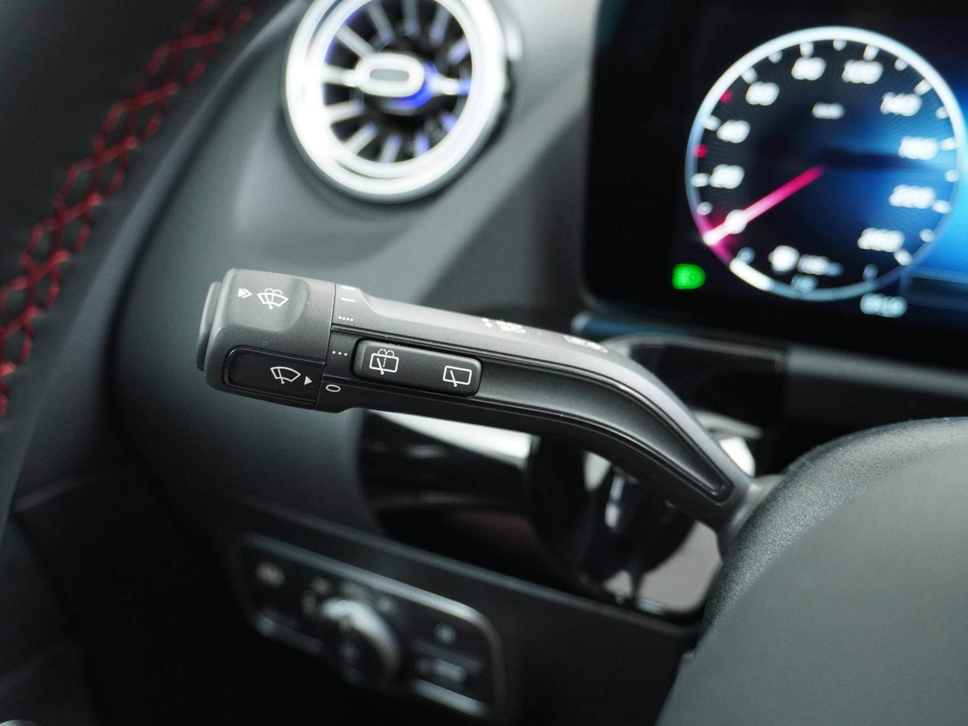 Mercedes-Benz GLA 180 Business Solution AMG 31