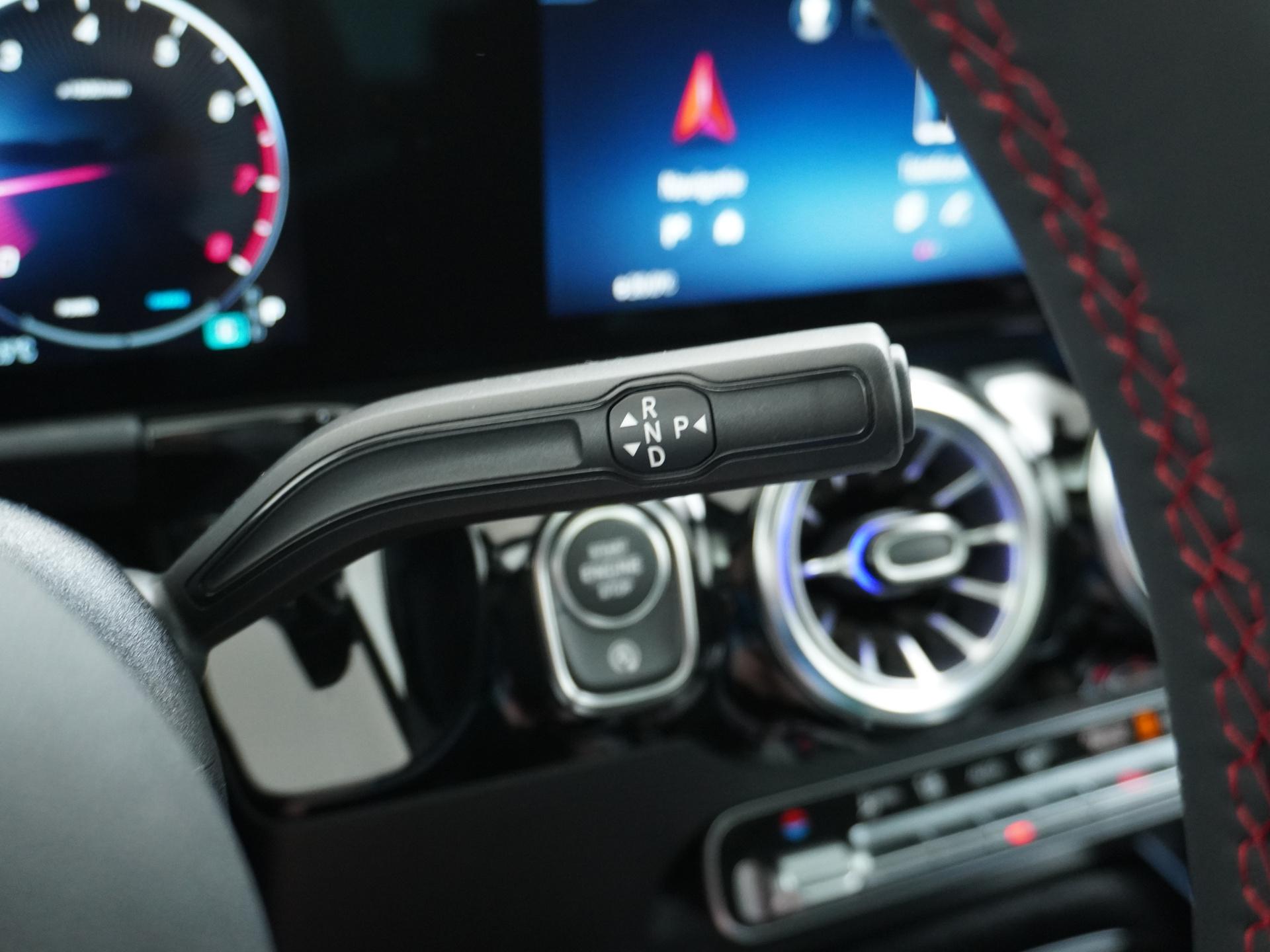 Mercedes-Benz GLA 180 Business Solution AMG 32