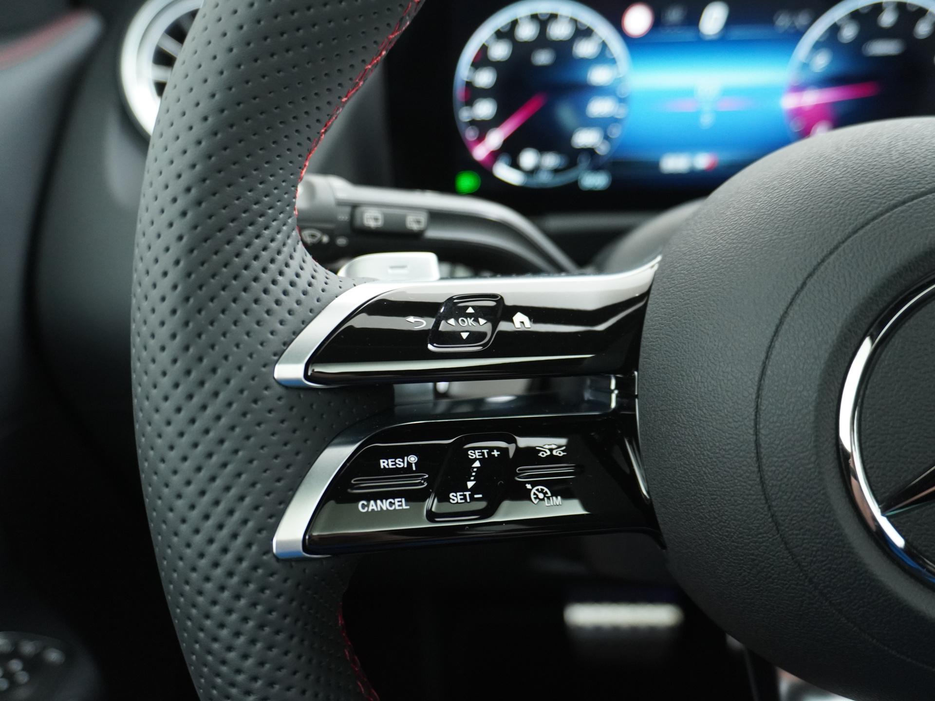 Mercedes-Benz GLA 180 Business Solution AMG 33