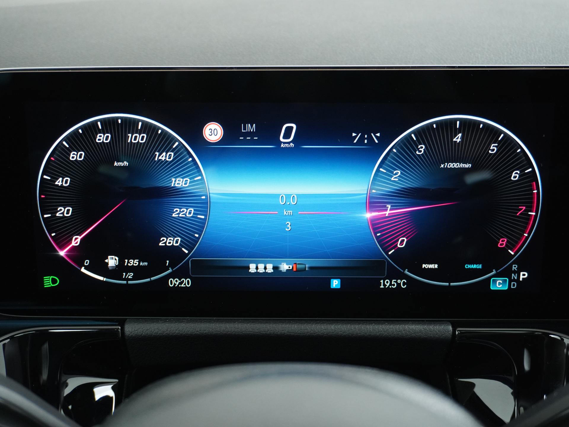 Mercedes-Benz GLA 180 Business Solution AMG 35