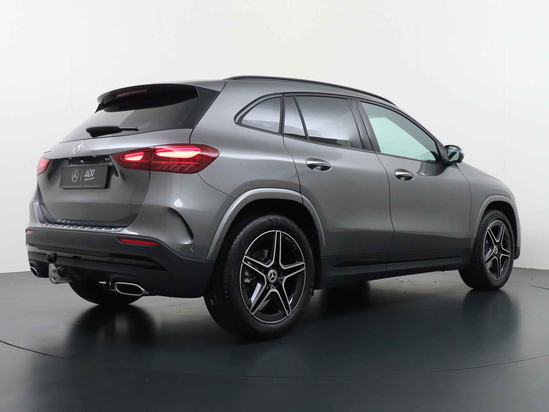 Mercedes-Benz GLA 180 Business Solution AMG 4