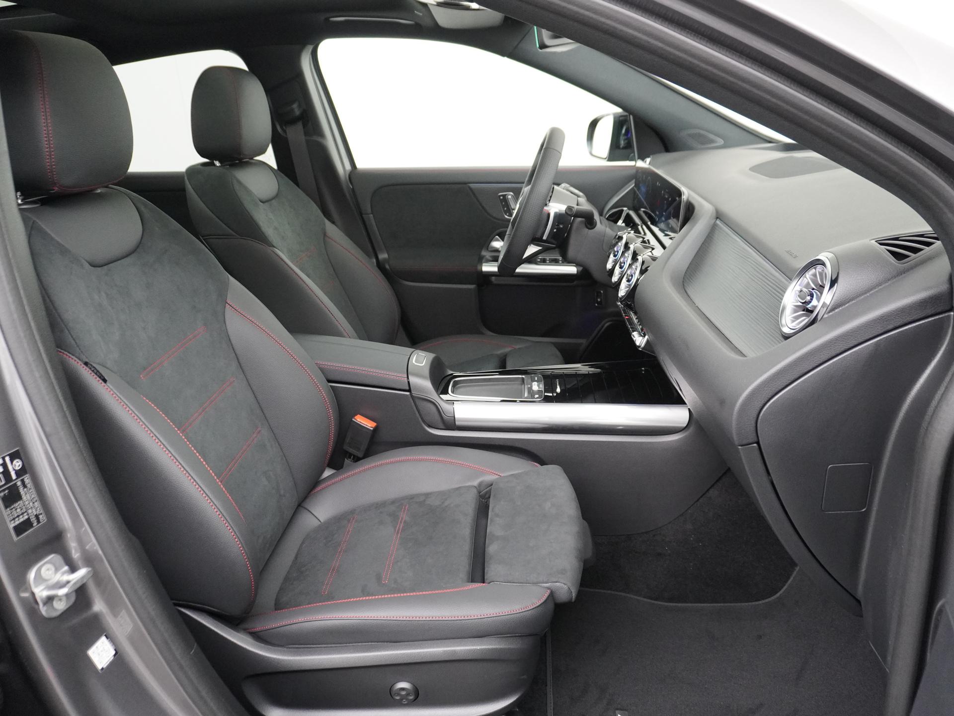 Mercedes-Benz GLA 180 Business Solution AMG 51