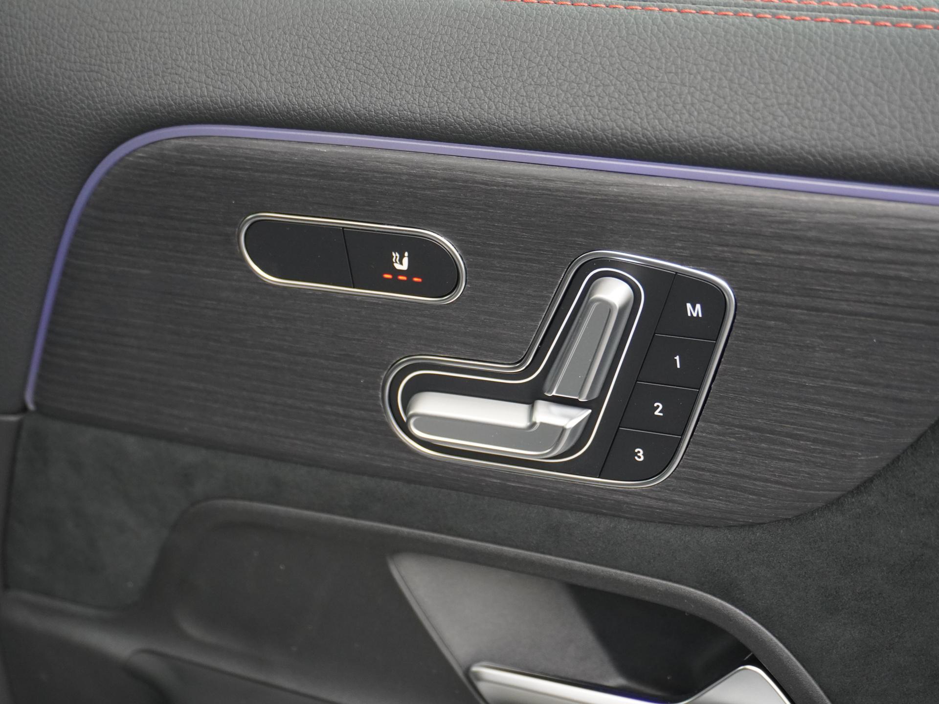 Mercedes-Benz GLA 180 Business Solution AMG 52