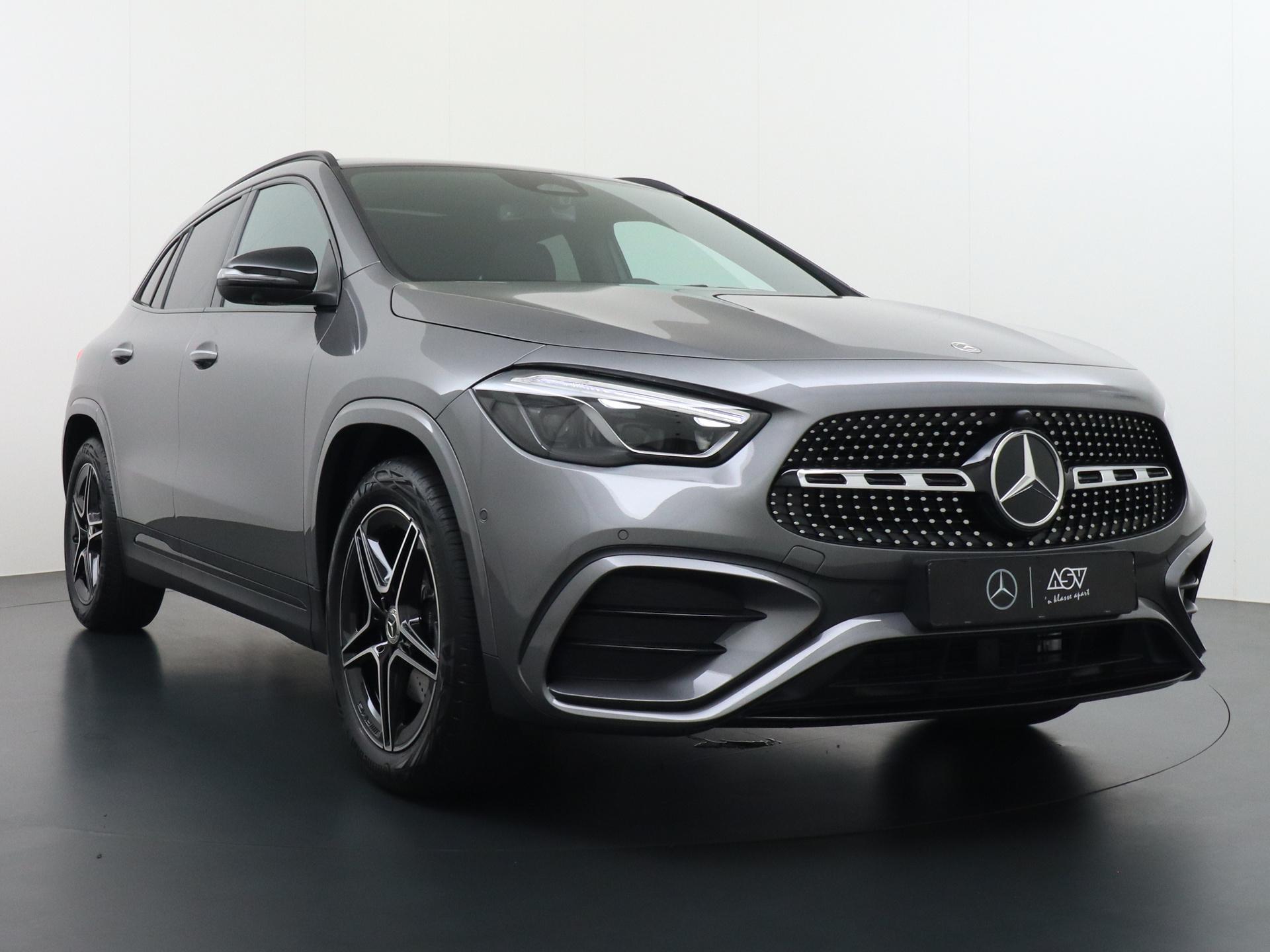 Mercedes-Benz GLA 180 Business Solution AMG 6
