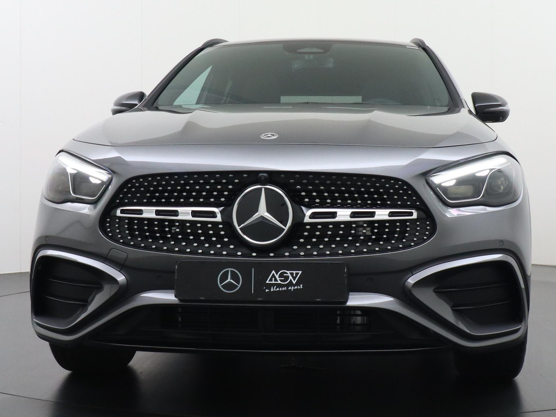 Mercedes-Benz GLA 180 Business Solution AMG 7