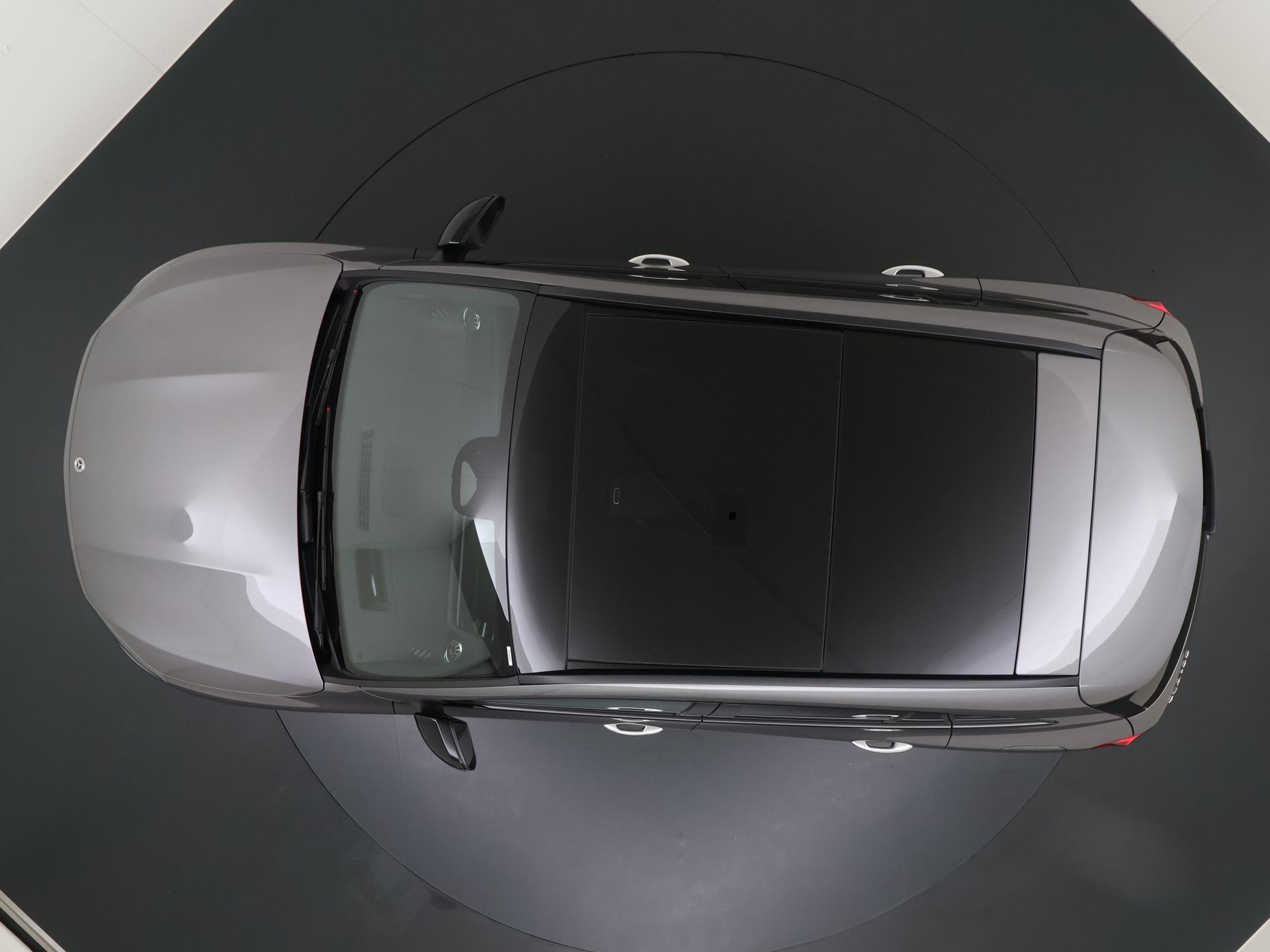 Mercedes-Benz GLA 180 Business Solution AMG 8