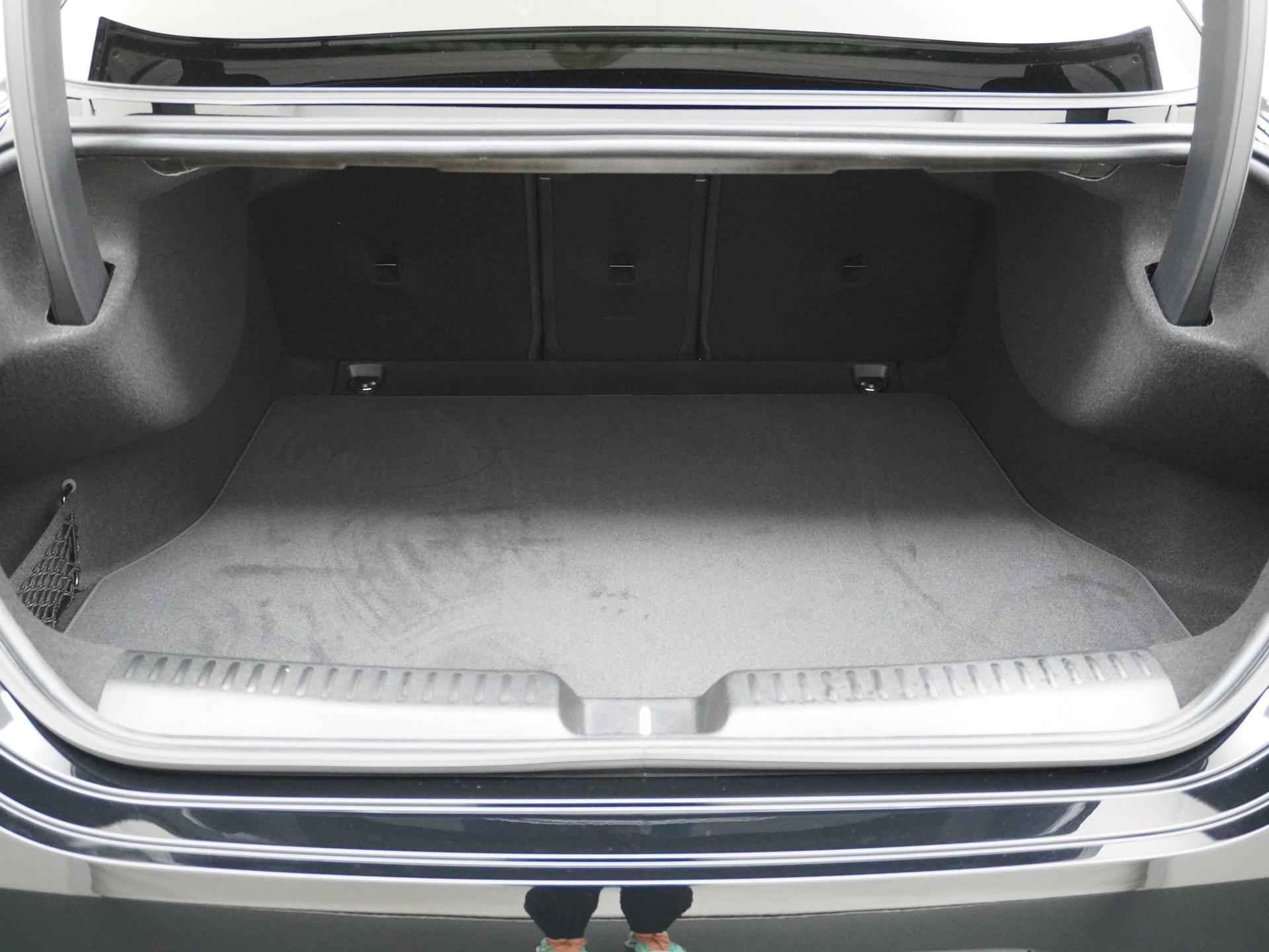 Mercedes-Benz CLA-Klasse 250+ Launch Edition 85 kWh Accu 13