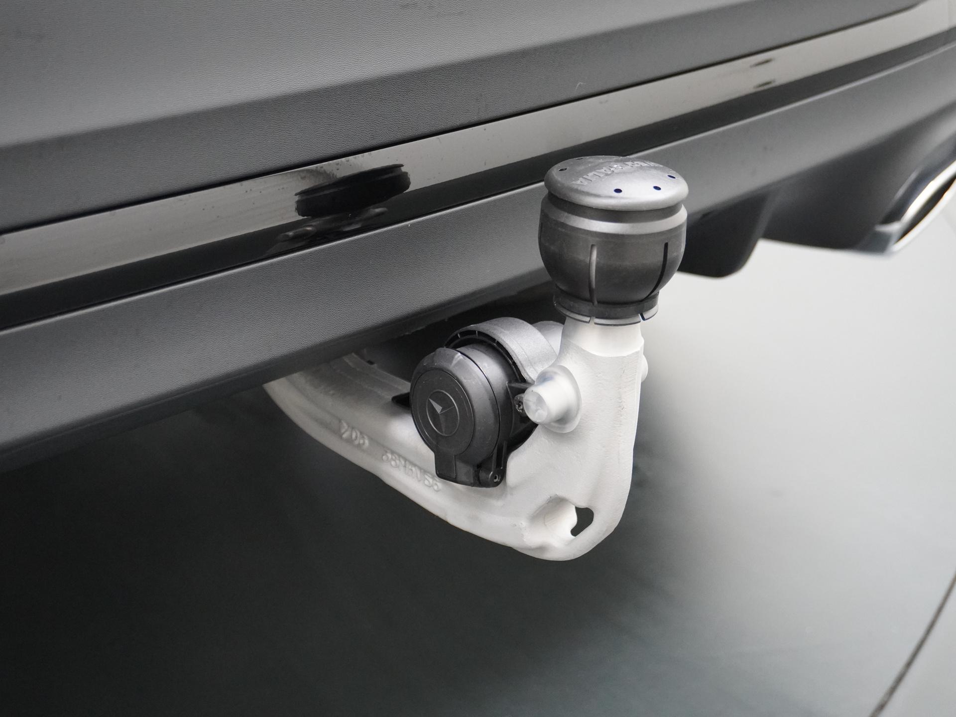 Mercedes-Benz GLA 180 Business Solution AMG 12