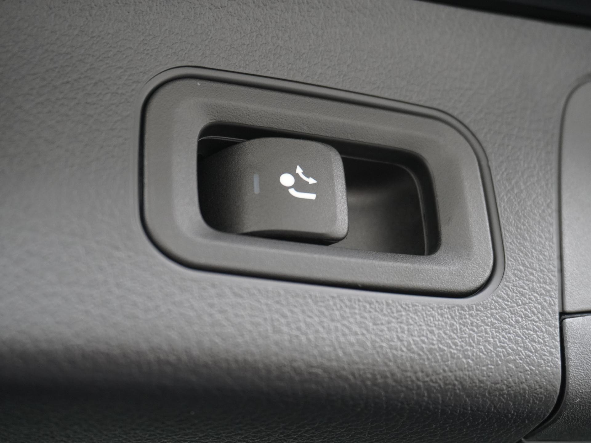 Mercedes-Benz GLA 180 Business Solution AMG 14