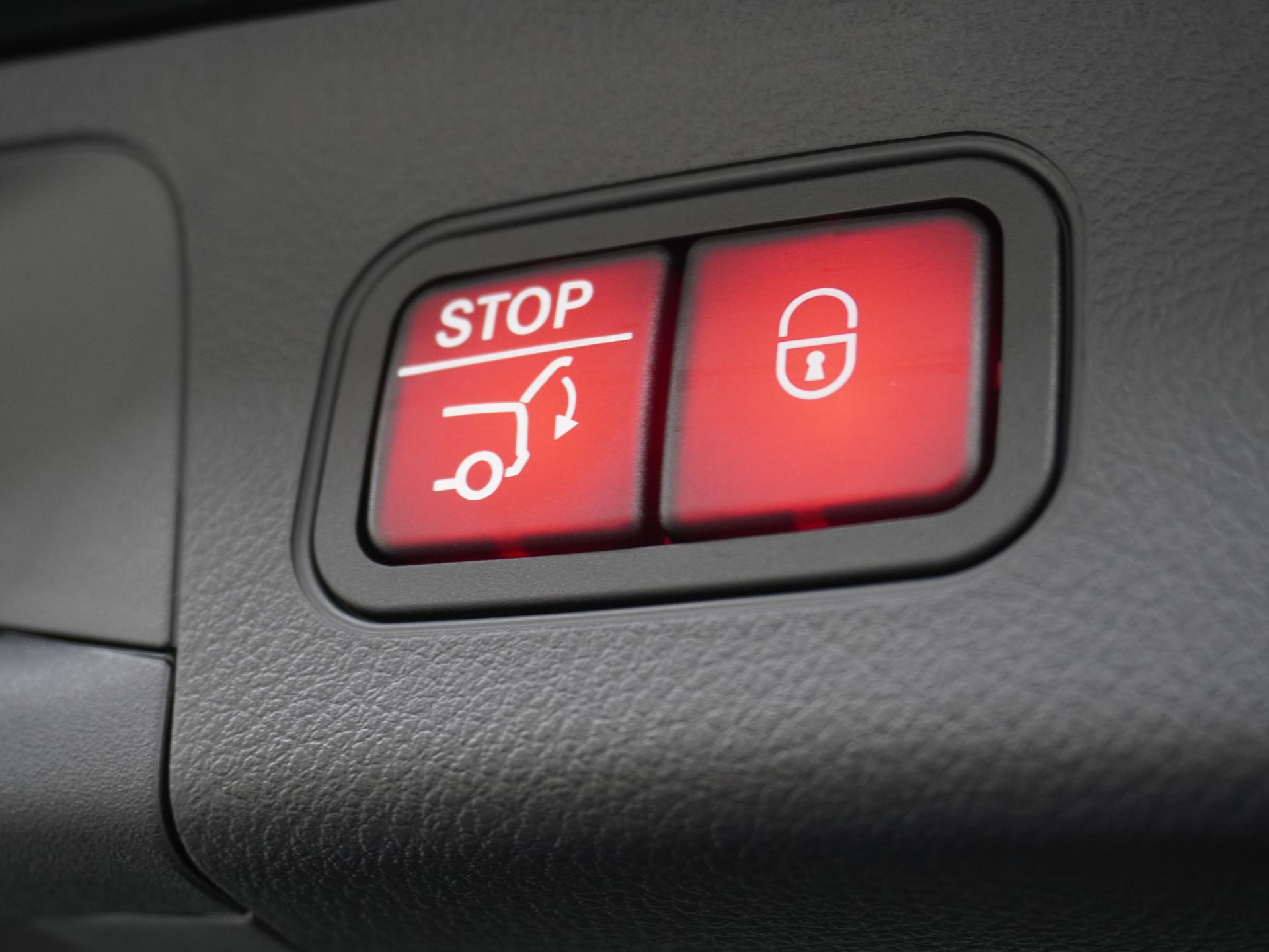 Mercedes-Benz GLA 180 Business Solution AMG 15