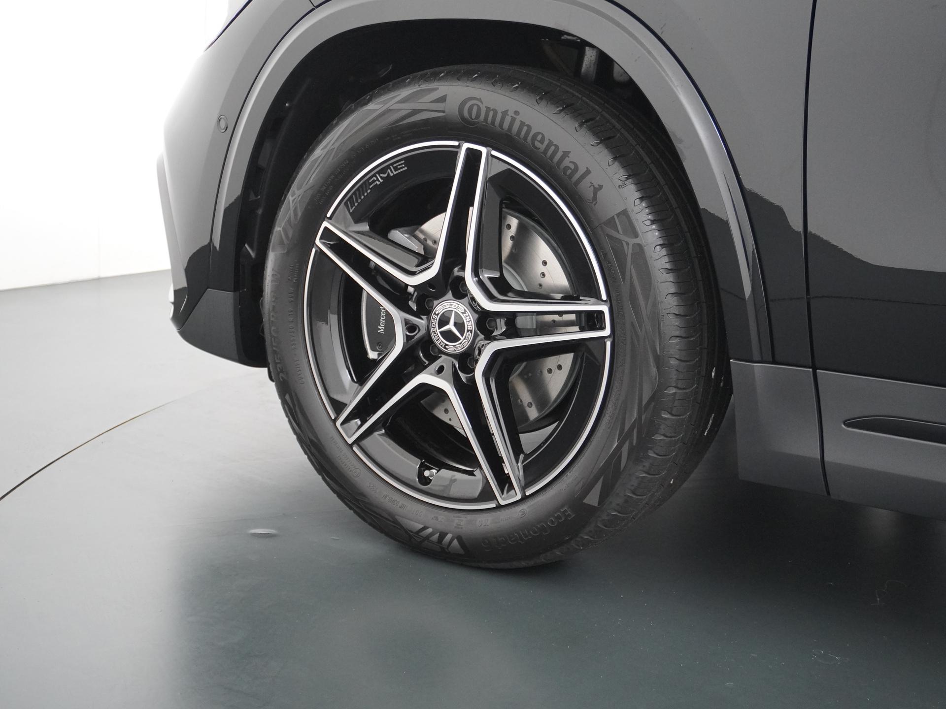 Mercedes-Benz GLA 180 Business Solution AMG 16