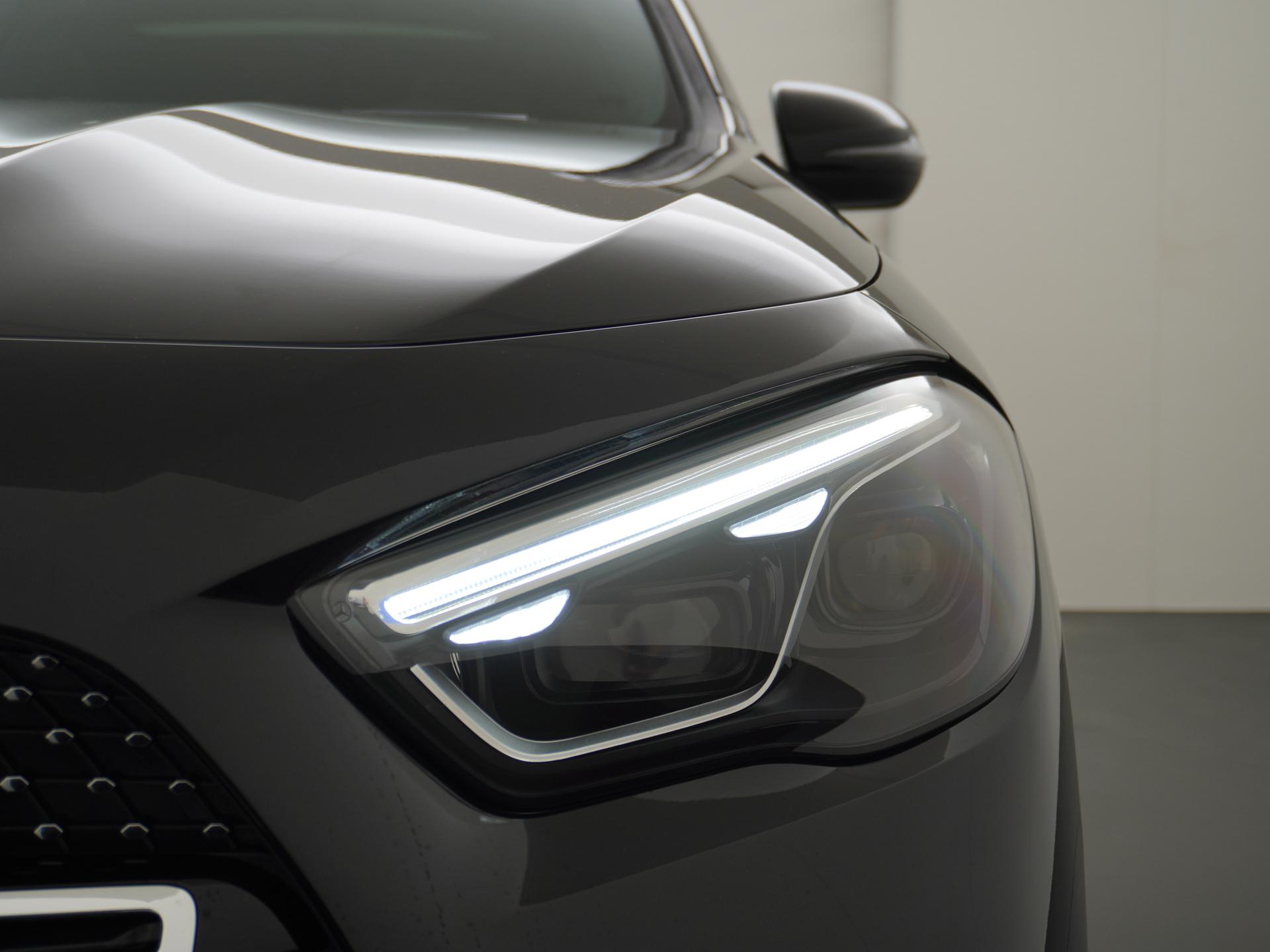 Mercedes-Benz GLA 180 Business Solution AMG 17