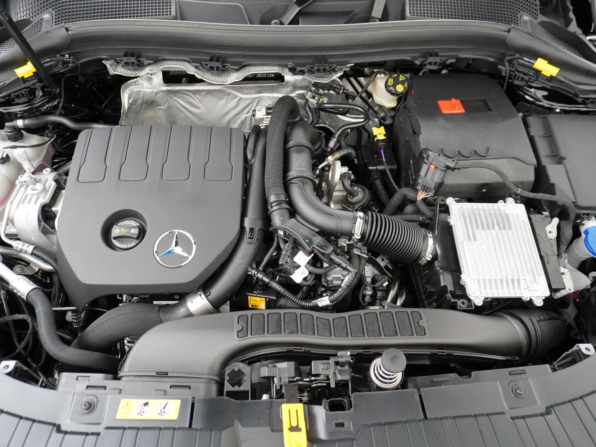 Mercedes-Benz GLA 180 Business Solution AMG 18