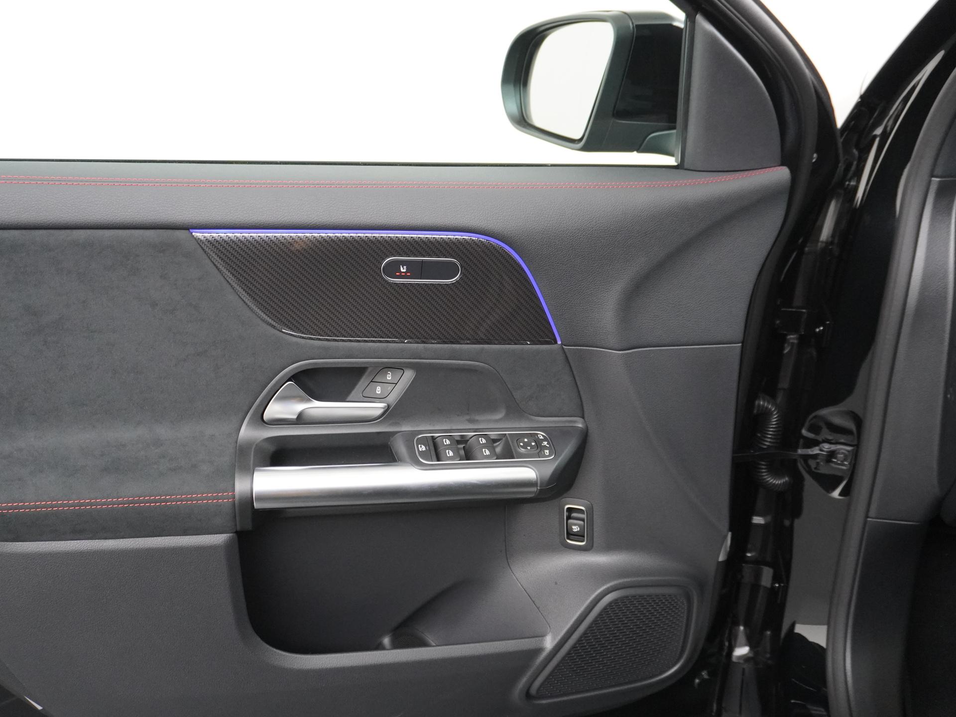 Mercedes-Benz GLA 180 Business Solution AMG 19