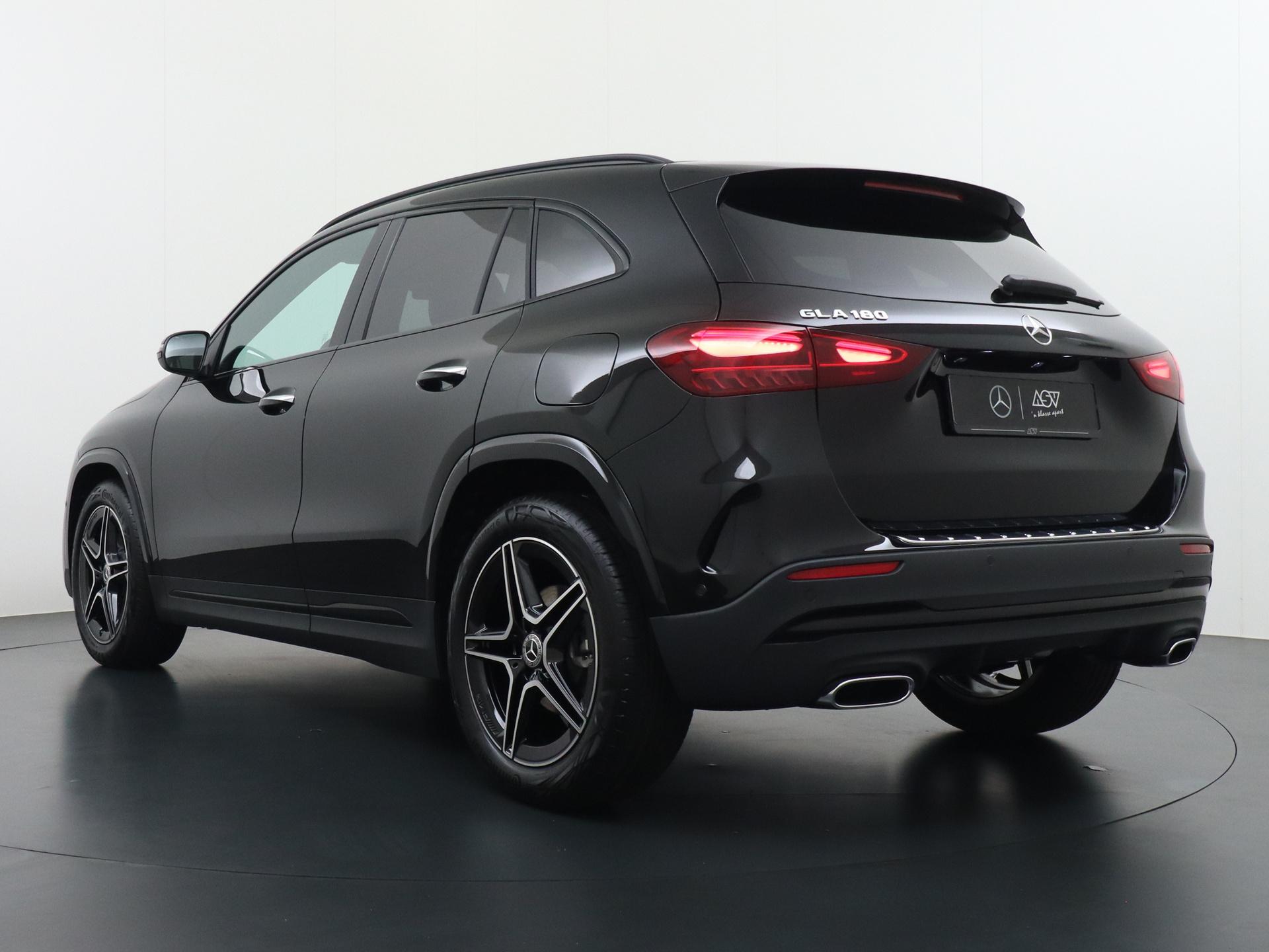 Mercedes-Benz GLA 180 Business Solution AMG 2