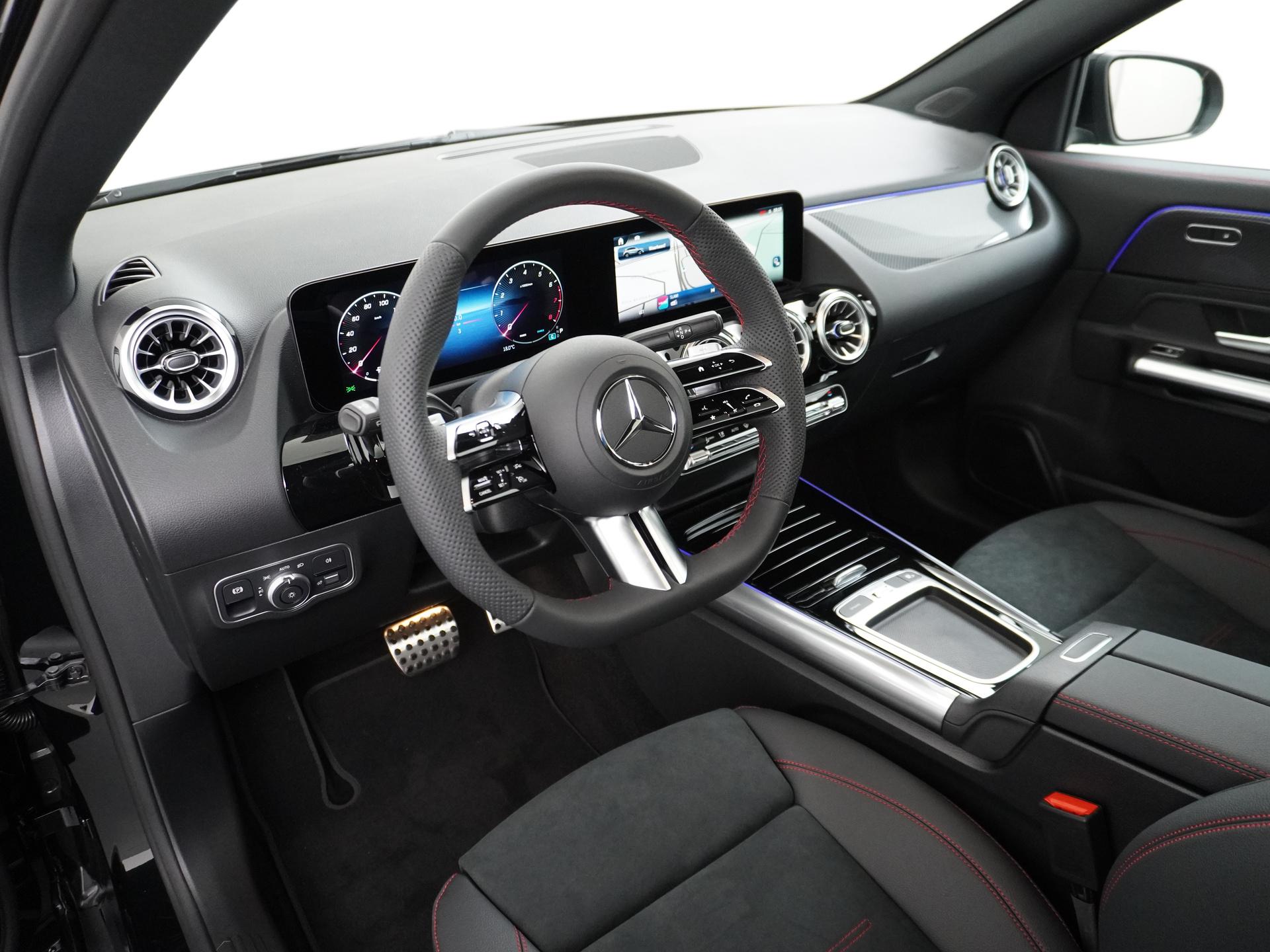 Mercedes-Benz GLA 180 Business Solution AMG 20