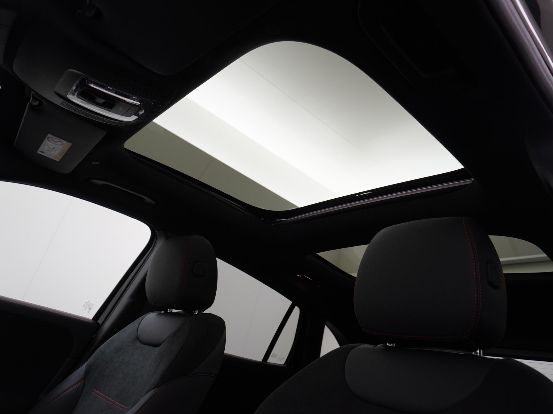 Mercedes-Benz GLA 180 Business Solution AMG 23