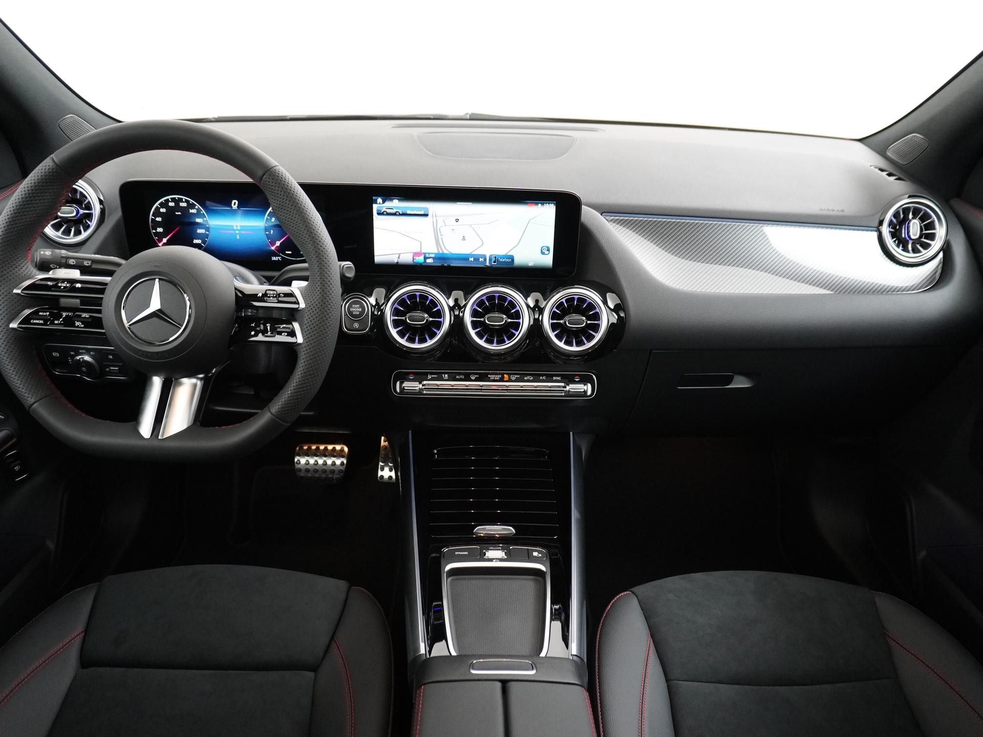 Mercedes-Benz GLA 180 Business Solution AMG 26