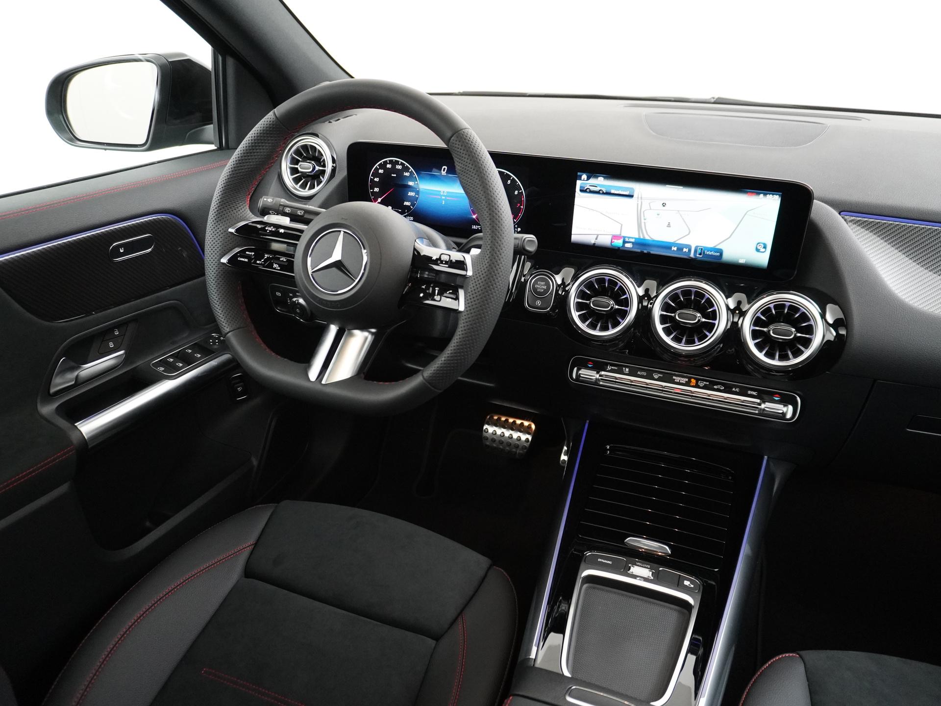 Mercedes-Benz GLA 180 Business Solution AMG 27