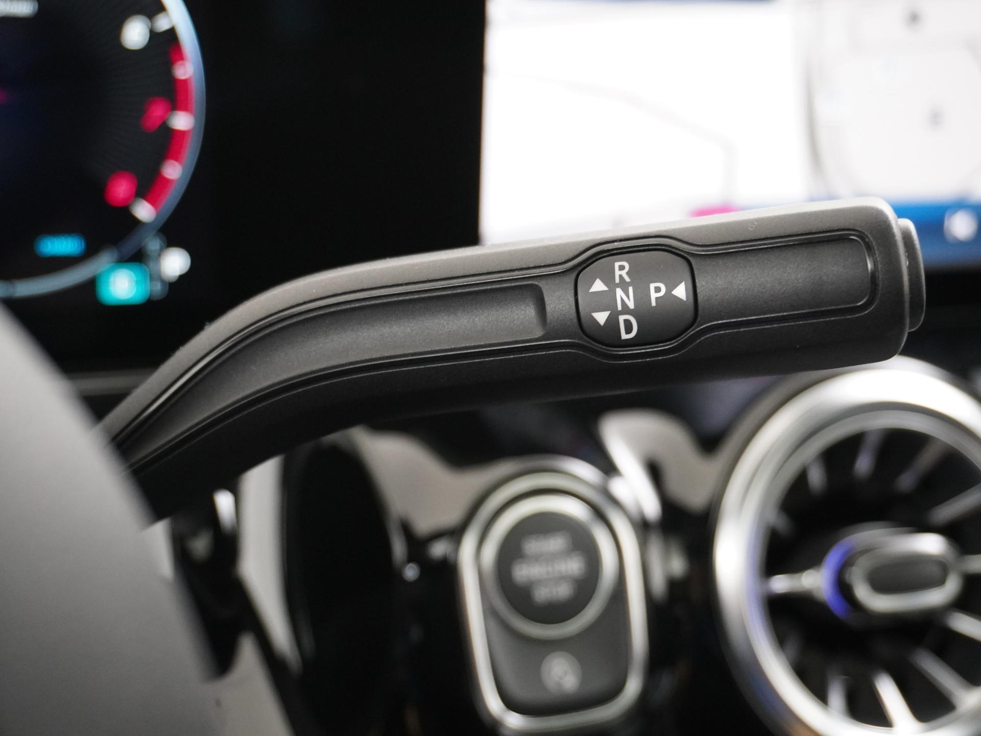 Mercedes-Benz GLA 180 Business Solution AMG 30