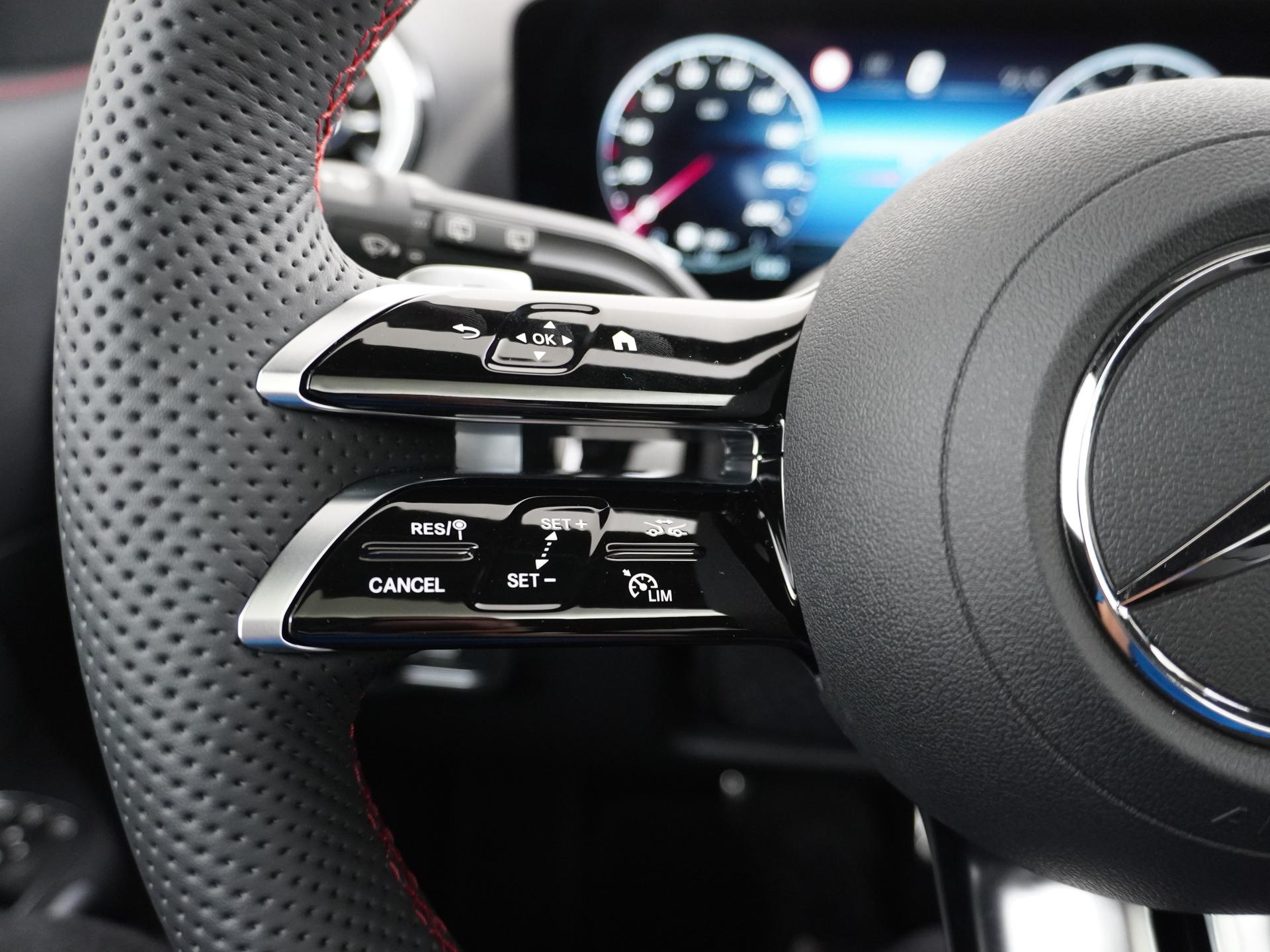 Mercedes-Benz GLA 180 Business Solution AMG 31