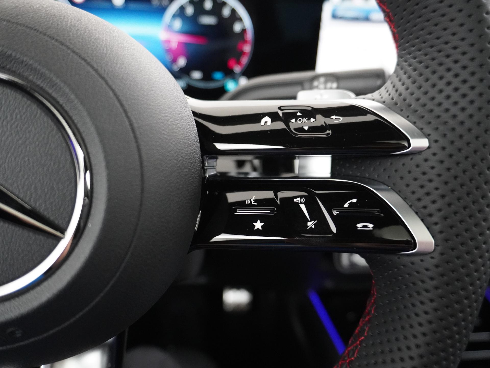 Mercedes-Benz GLA 180 Business Solution AMG 32