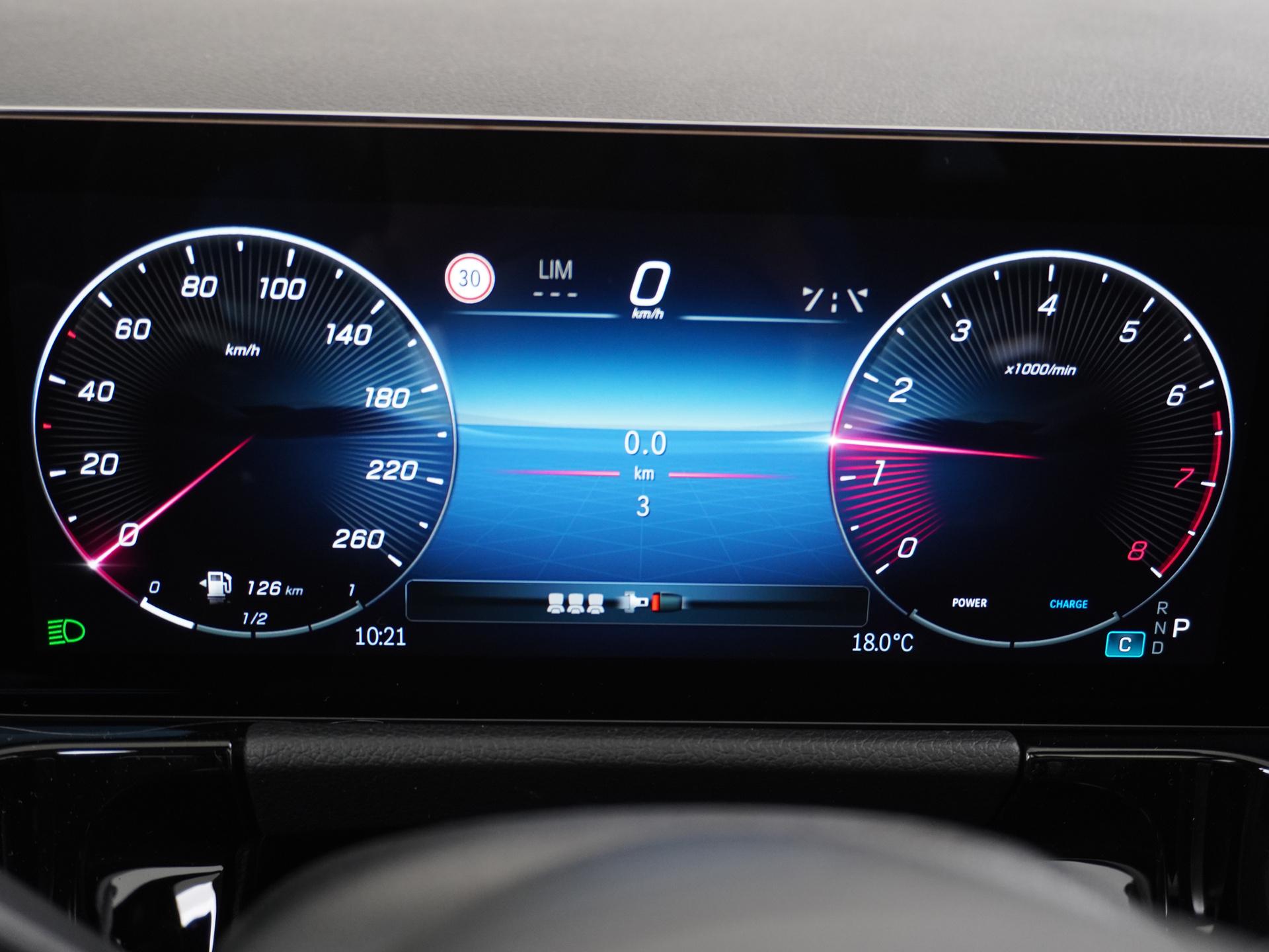 Mercedes-Benz GLA 180 Business Solution AMG 33