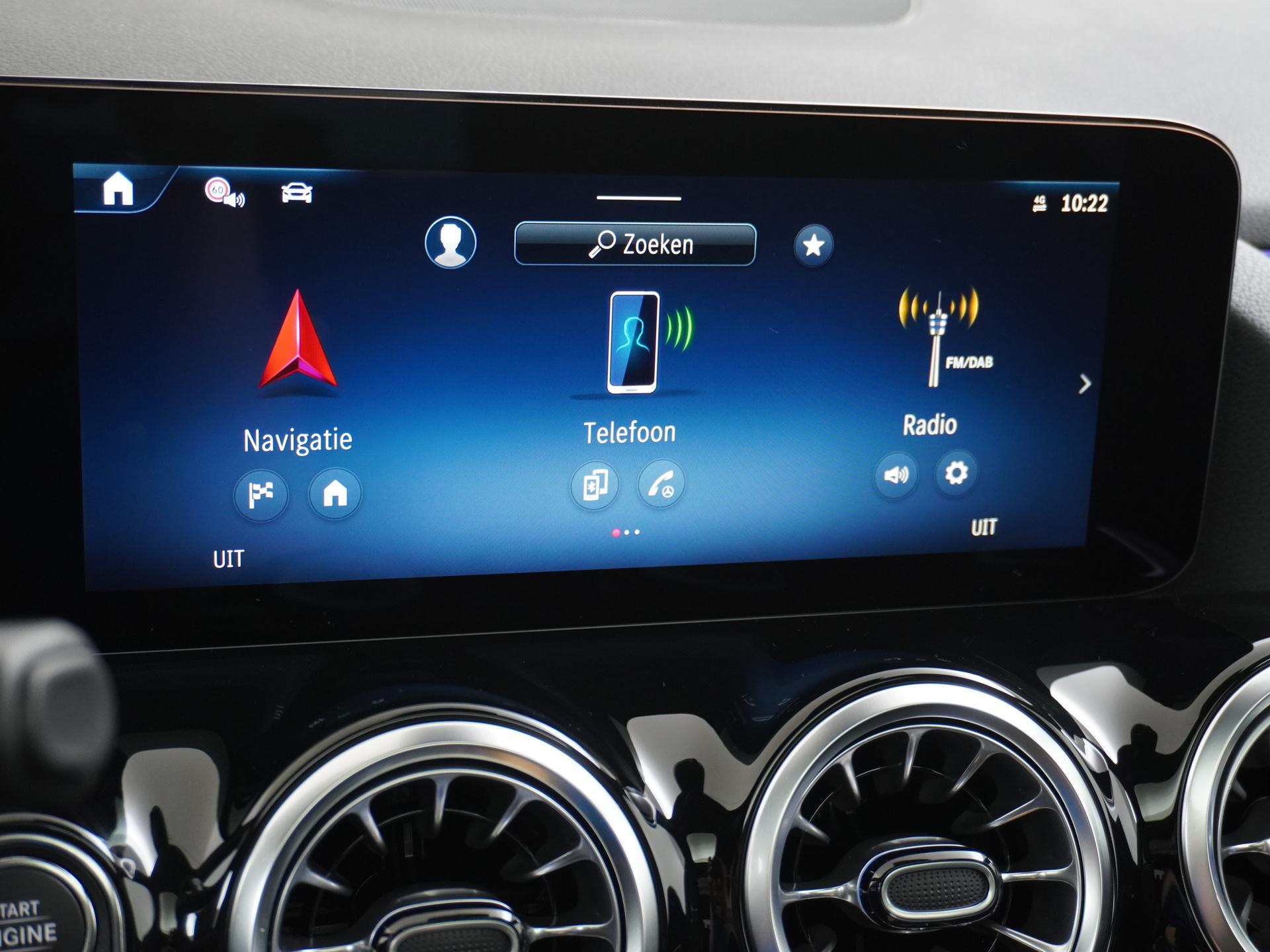 Mercedes-Benz GLA 180 Business Solution AMG 35