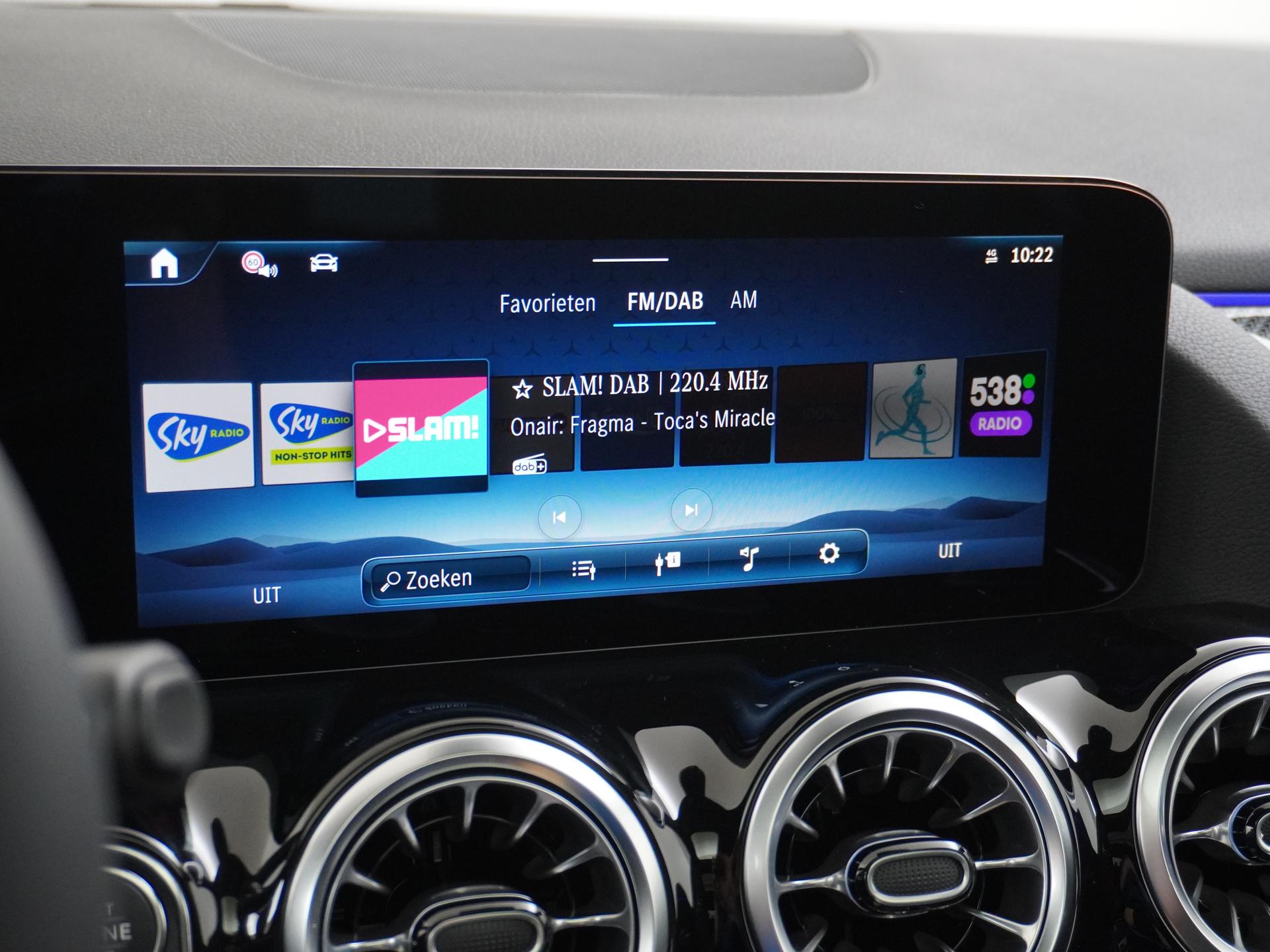 Mercedes-Benz GLA 180 Business Solution AMG 40