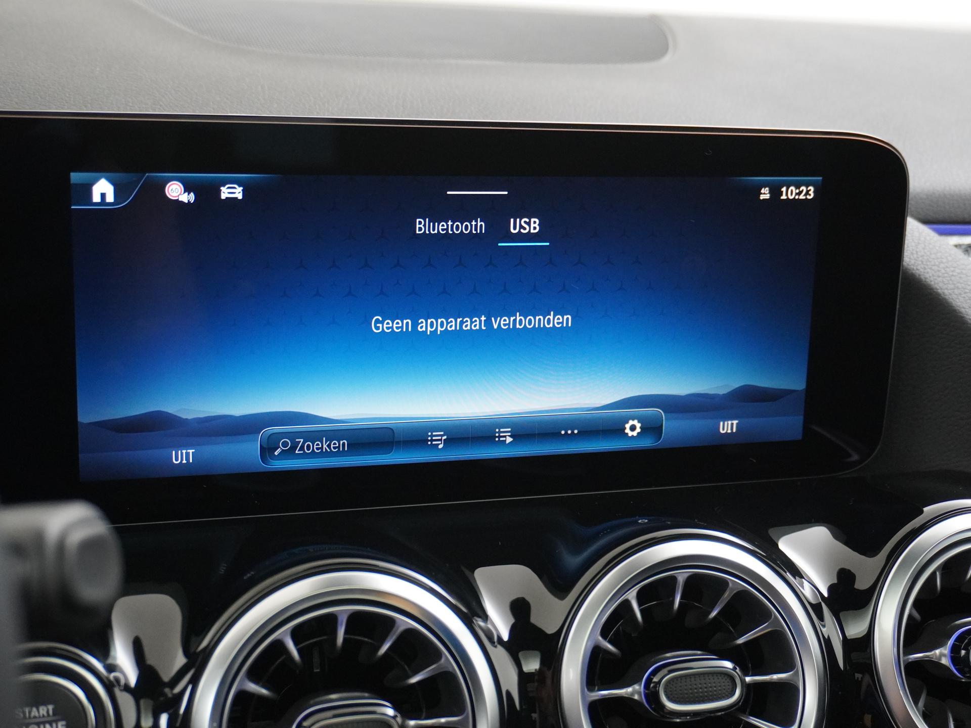 Mercedes-Benz GLA 180 Business Solution AMG 41