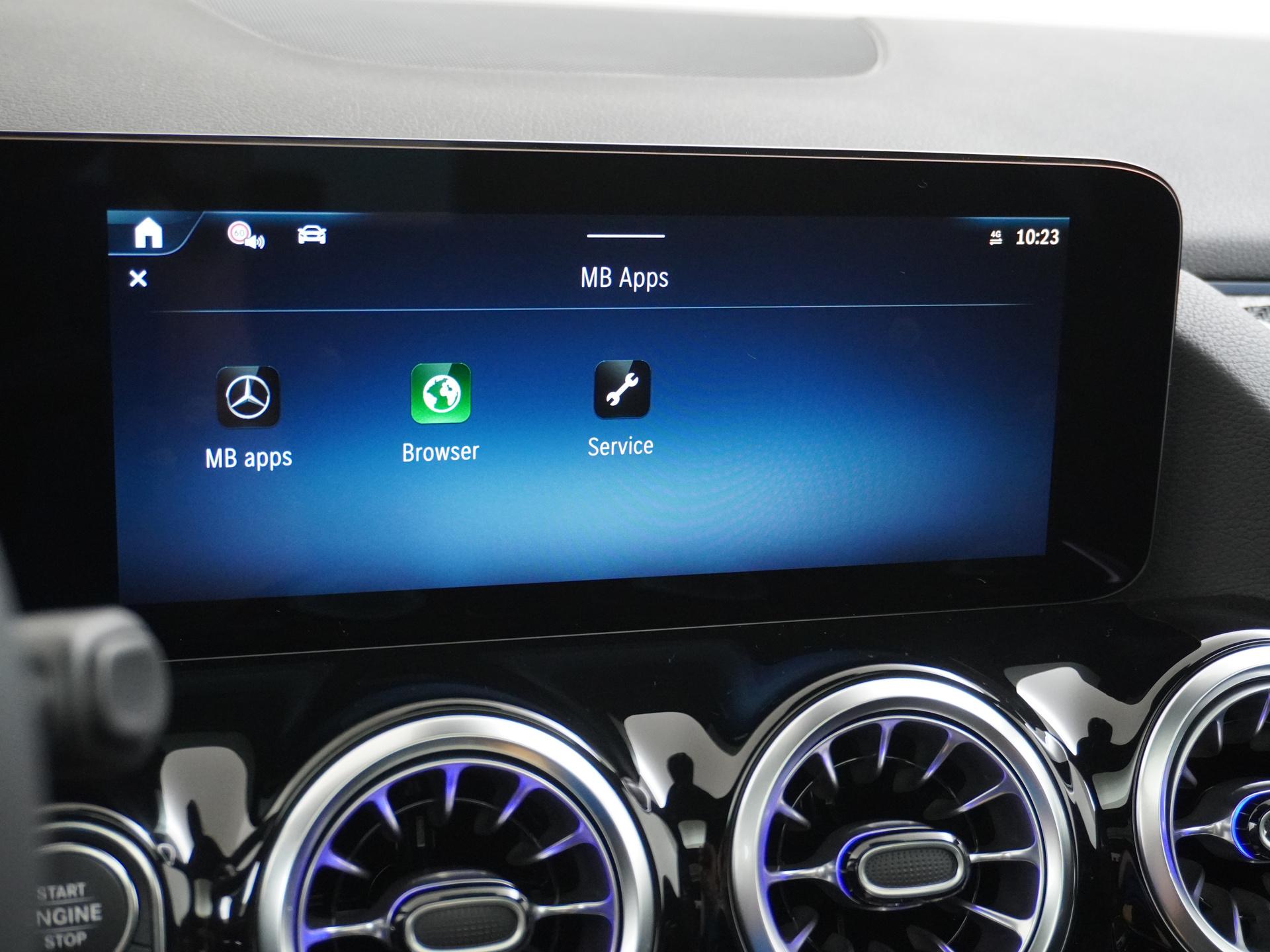 Mercedes-Benz GLA 180 Business Solution AMG 42