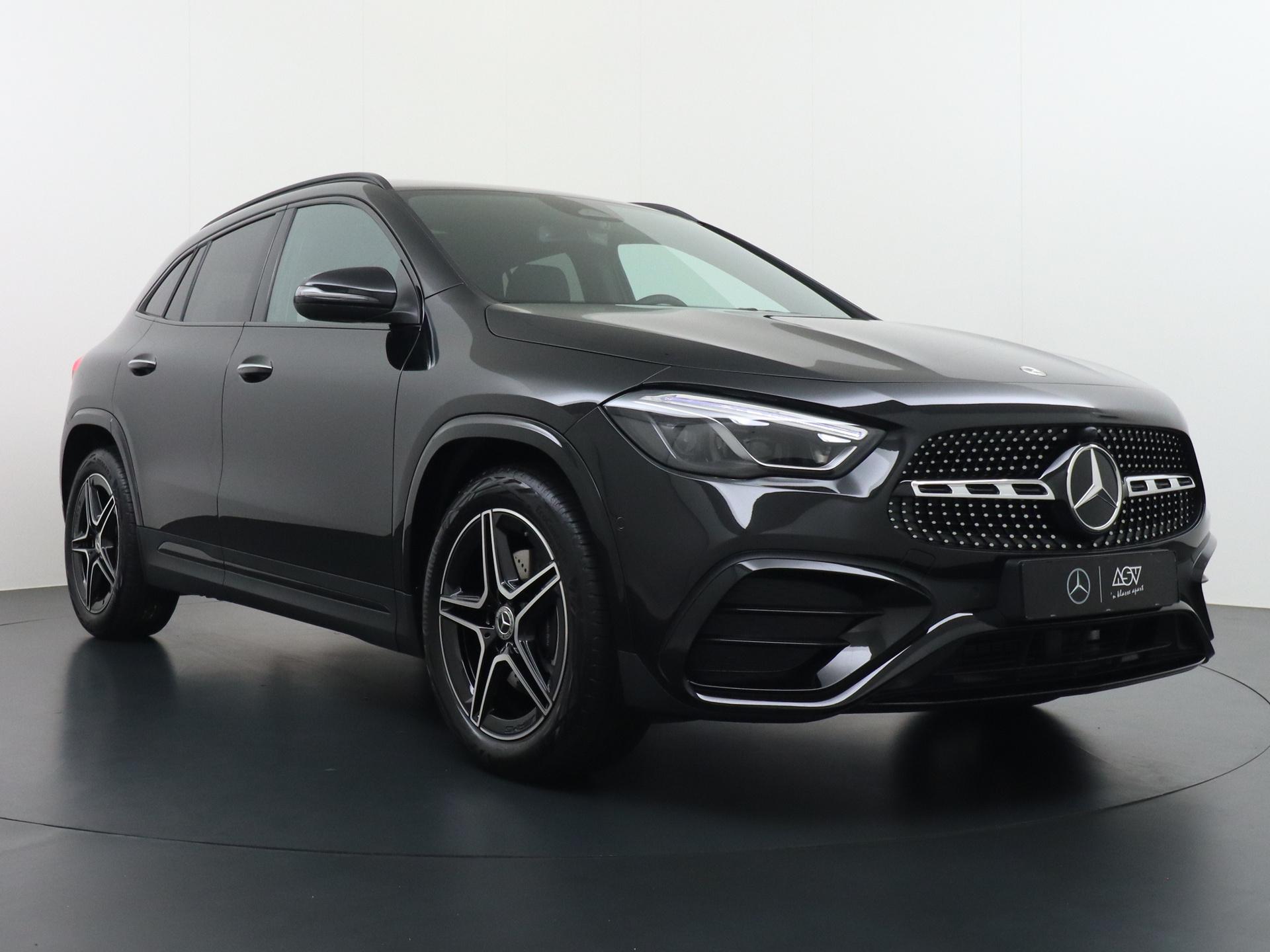 Mercedes-Benz GLA 180 Business Solution AMG 6