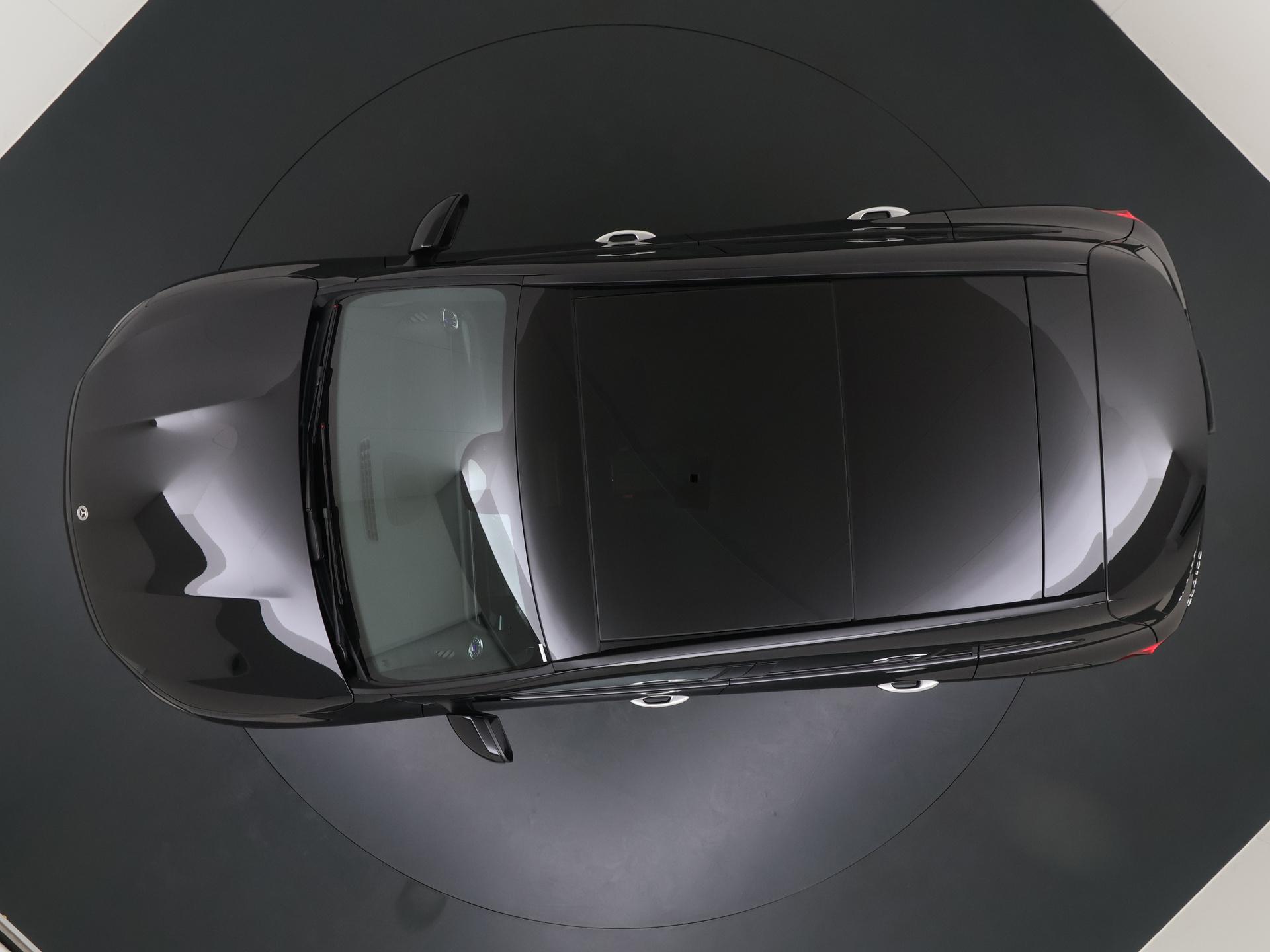 Mercedes-Benz GLA 180 Business Solution AMG 8