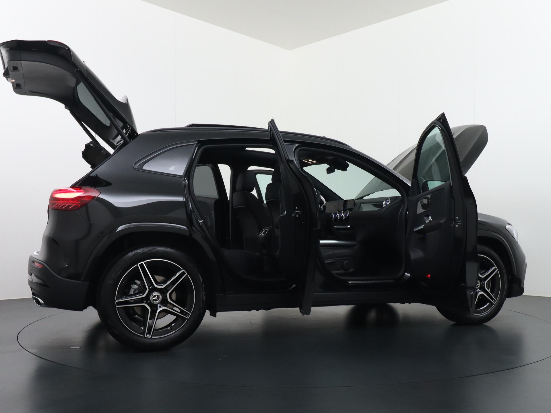 Mercedes-Benz GLA 180 Business Solution AMG 9