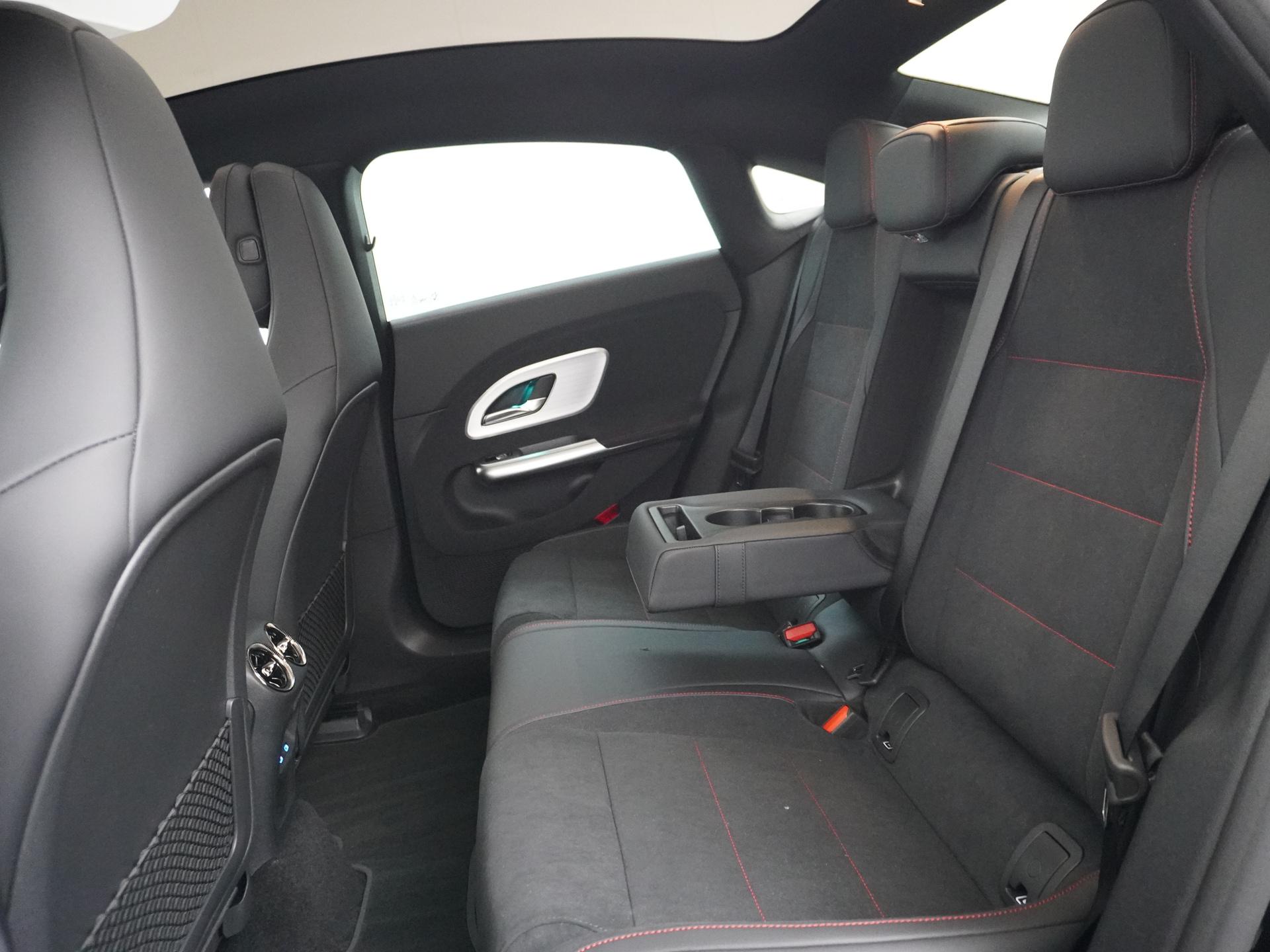 Mercedes-Benz CLA-Klasse 250+ Launch Edition 85 kWh Accu 23