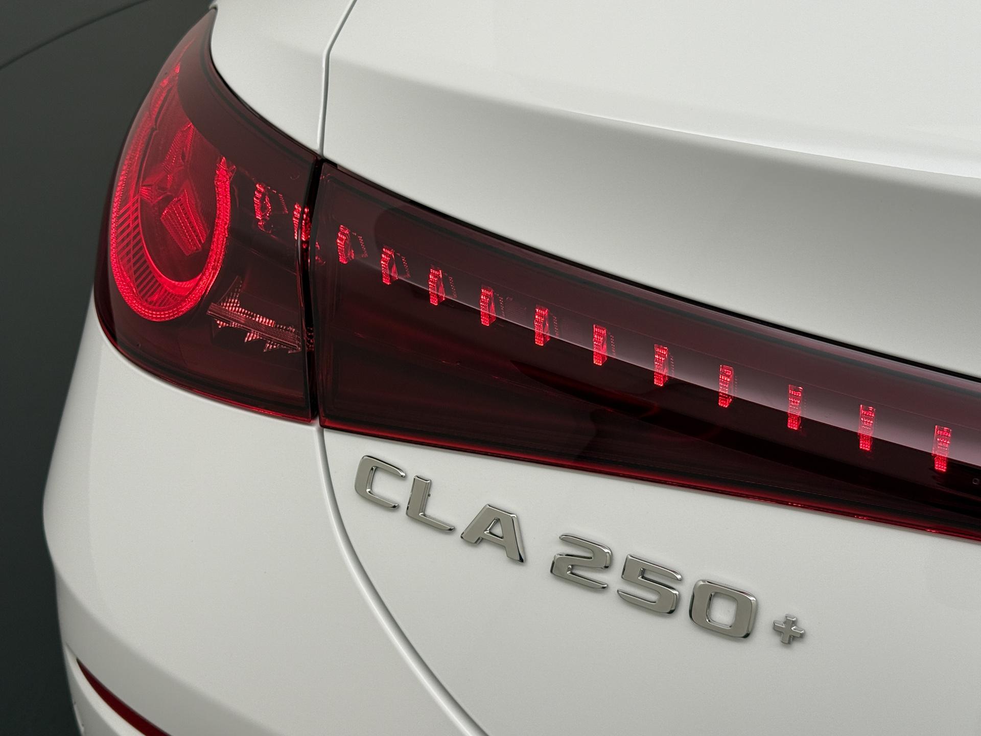 Mercedes-Benz CLA-Klasse 250+ Launch Edition 85 kWh Accu 11