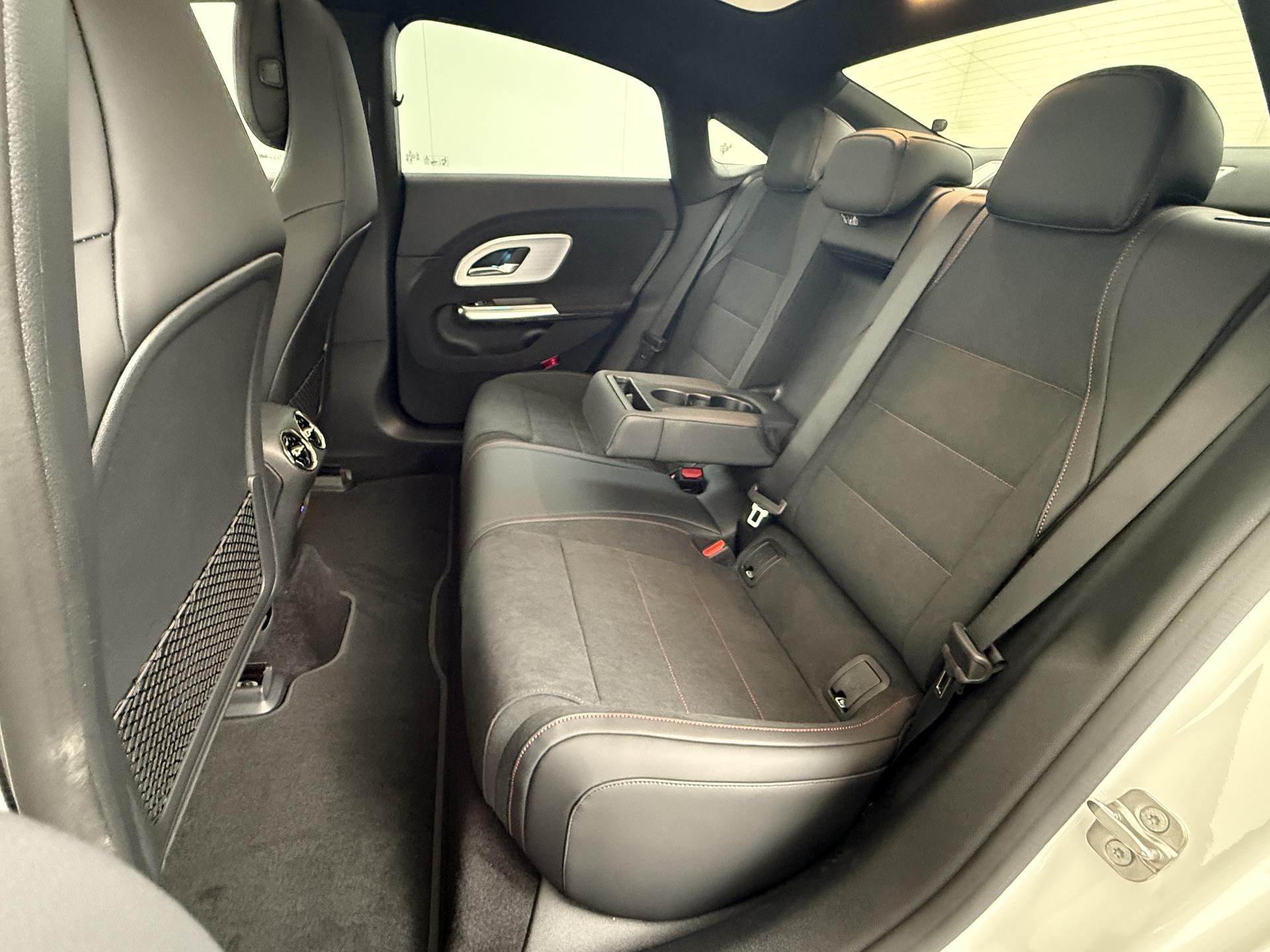 Mercedes-Benz CLA-Klasse 250+ Launch Edition 85 kWh Accu 23