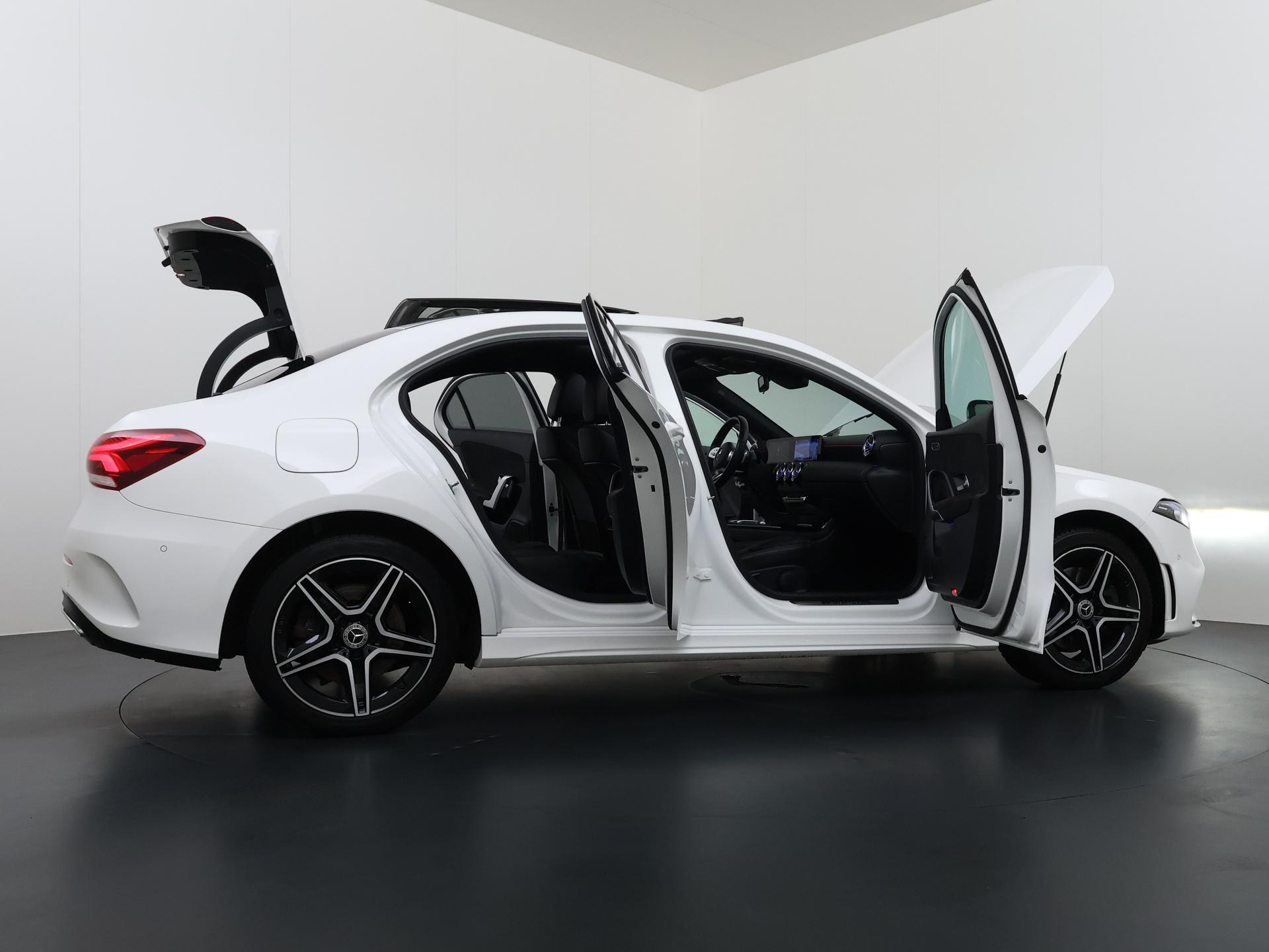 Mercedes-Benz A-klasse 250 e AMG 12