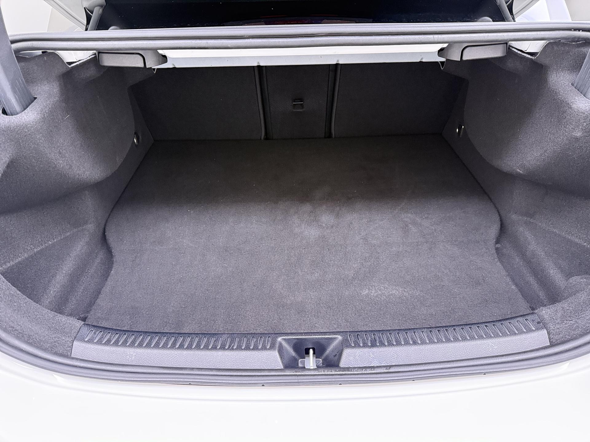 Mercedes-Benz A-klasse 250 e AMG 16