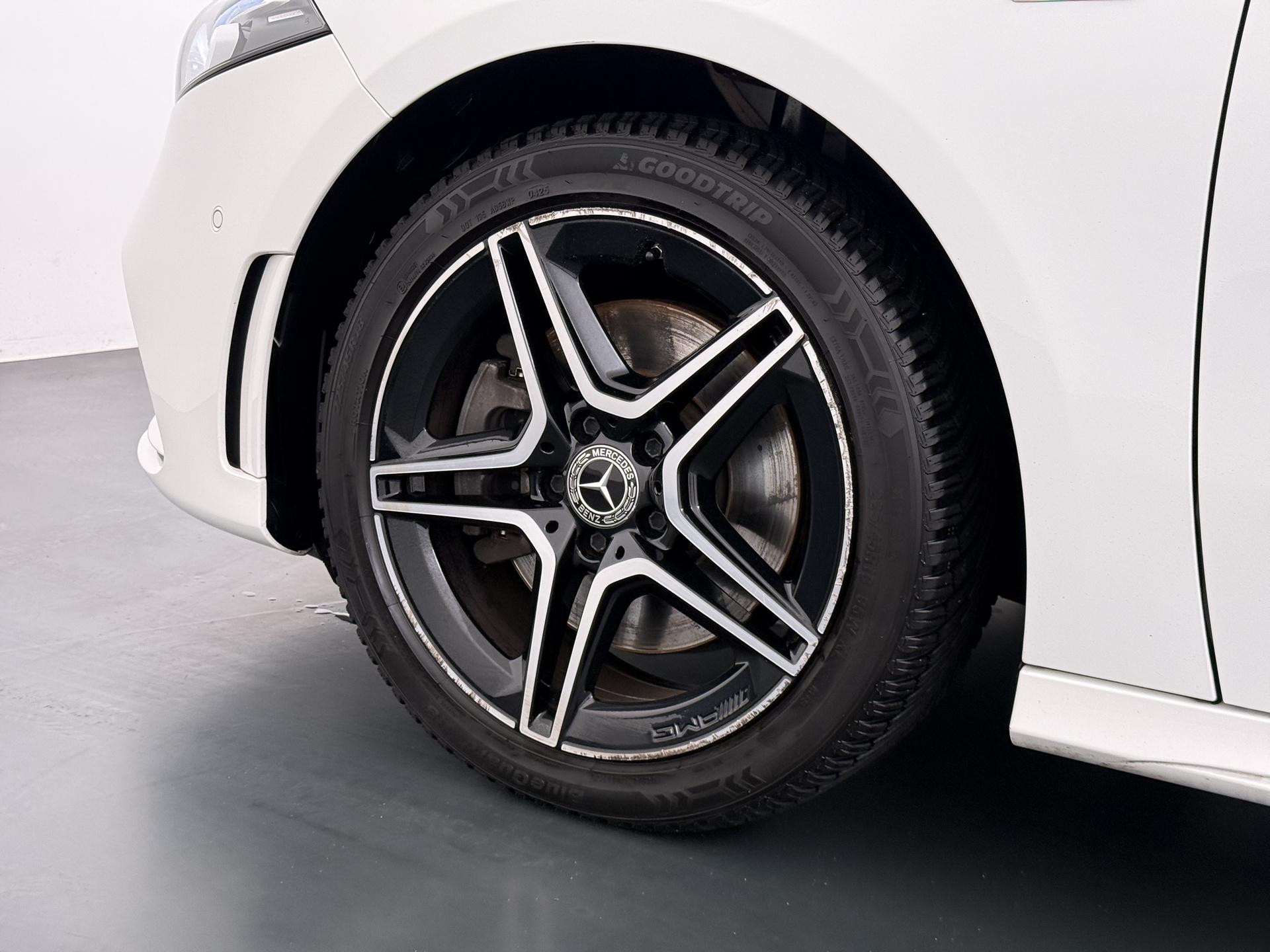 Mercedes-Benz A-klasse 250 e AMG 17