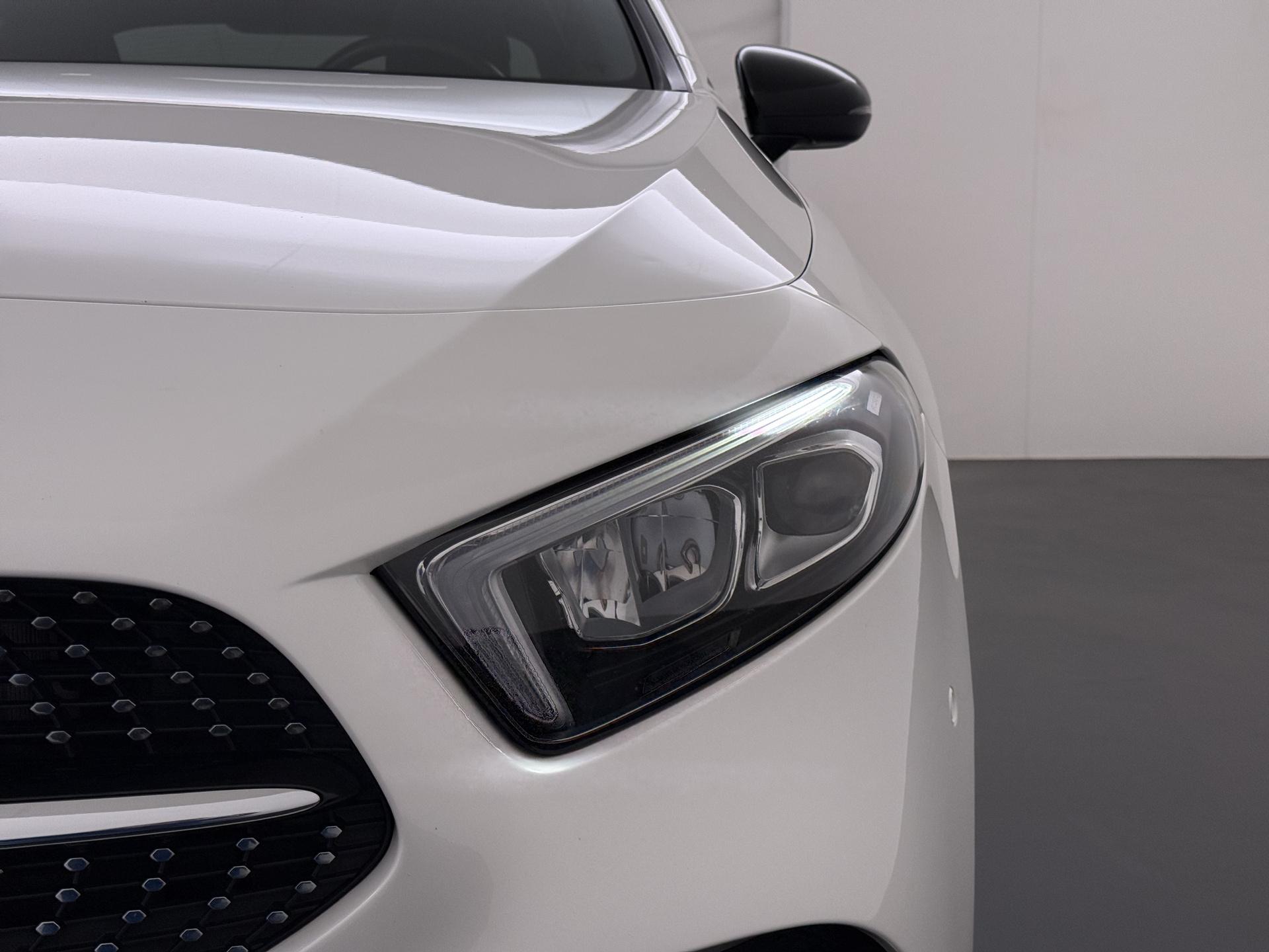 Mercedes-Benz A-klasse 250 e AMG 18